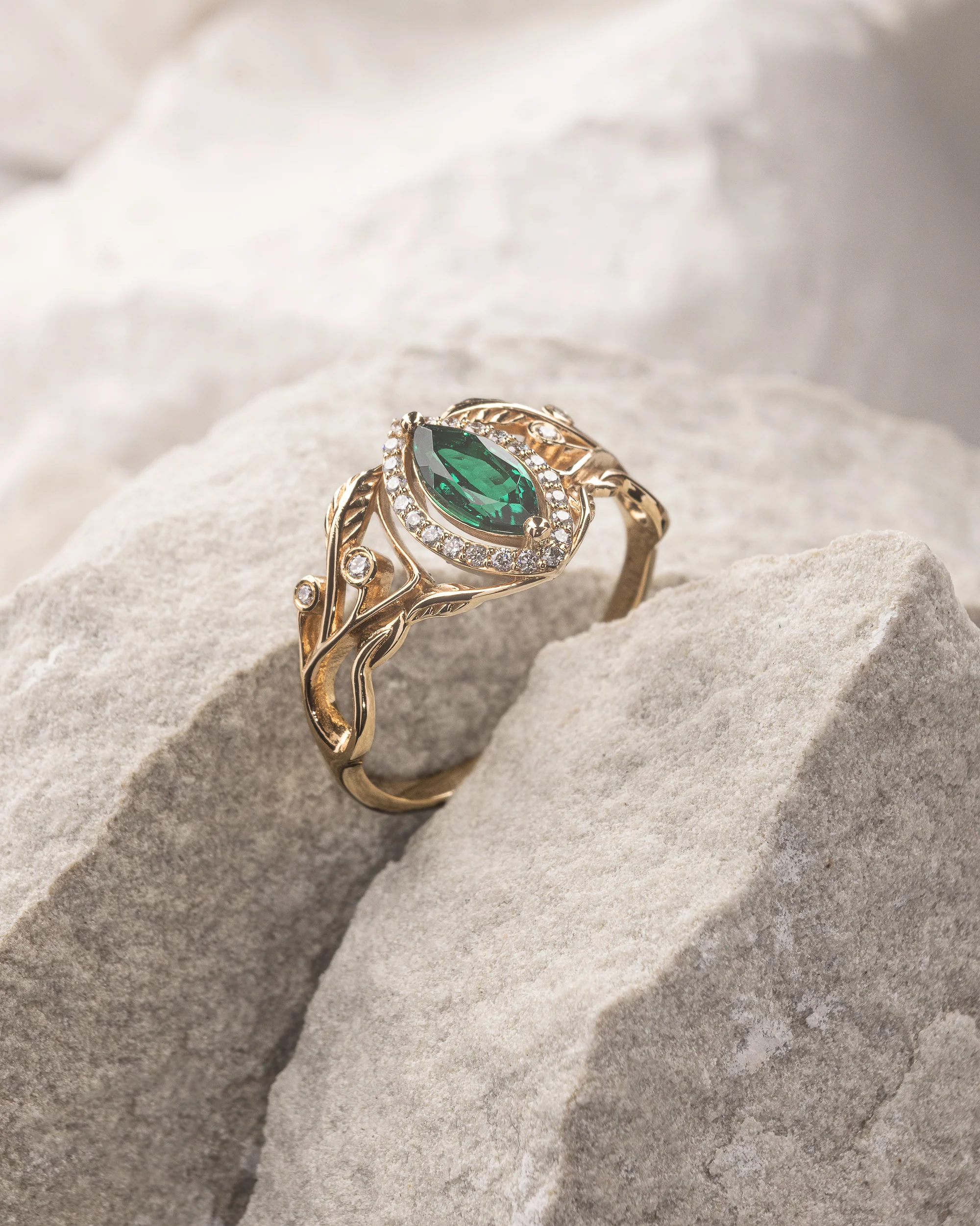 Bridal ring set with lab emerald and diamond halo / Callisto - Image 6