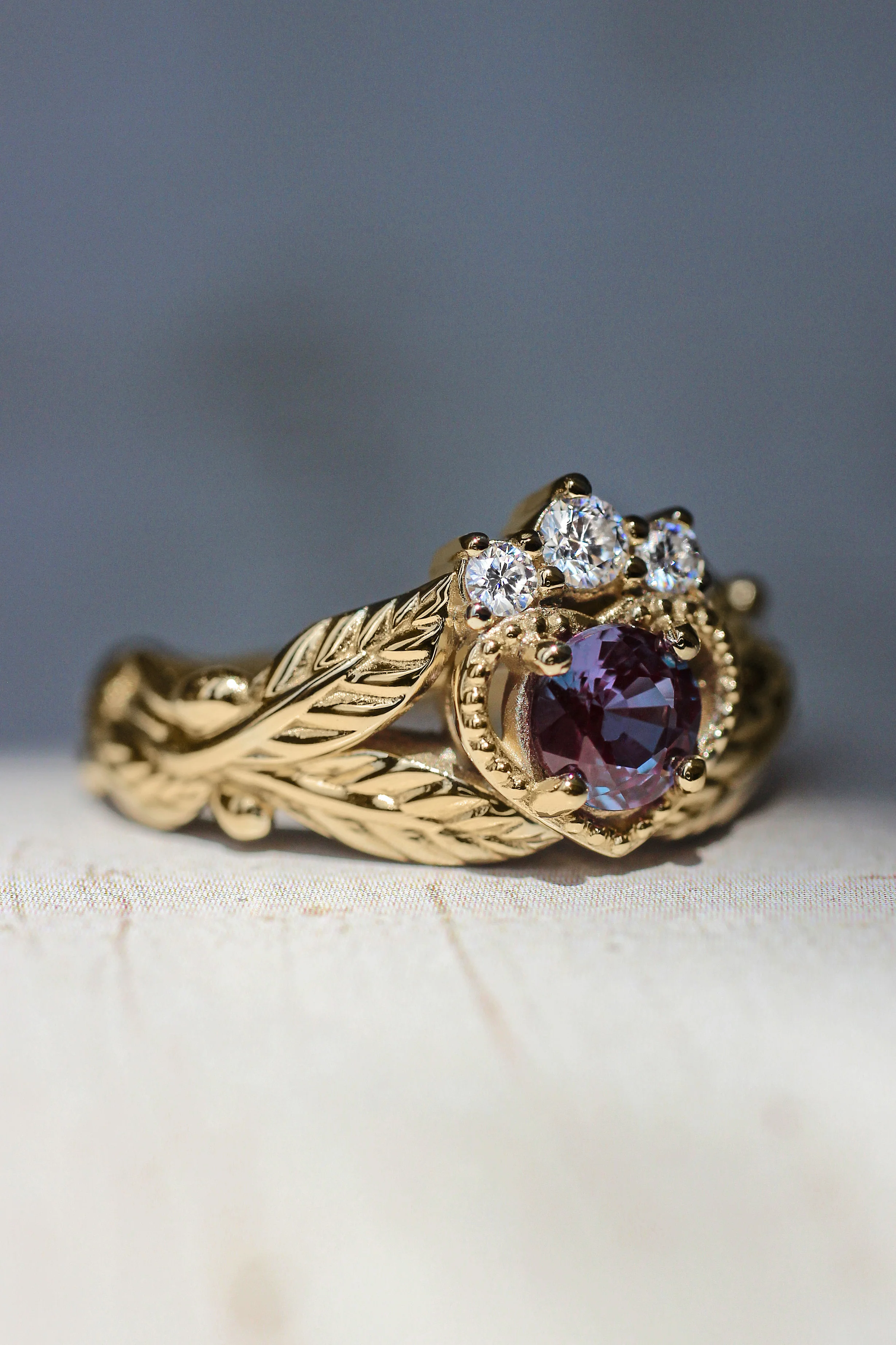 Claddagh | custom ring setting, 5 mm central gemstone - Image 3