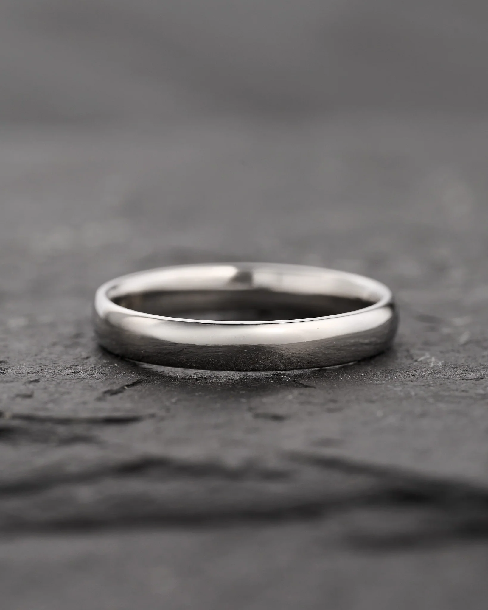 Classic gold wedding band, comfort fit ring, 4 mm width - Image 3