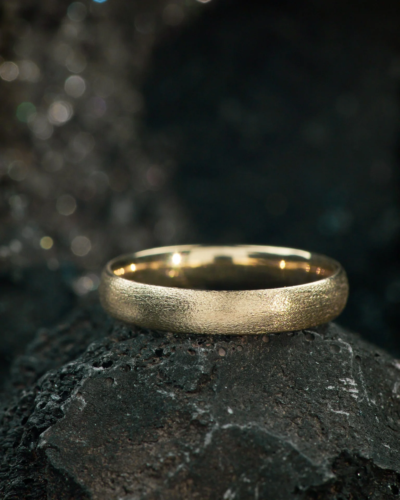 Classic gold wedding band, comfort fit ring, 4 mm width - Image 7