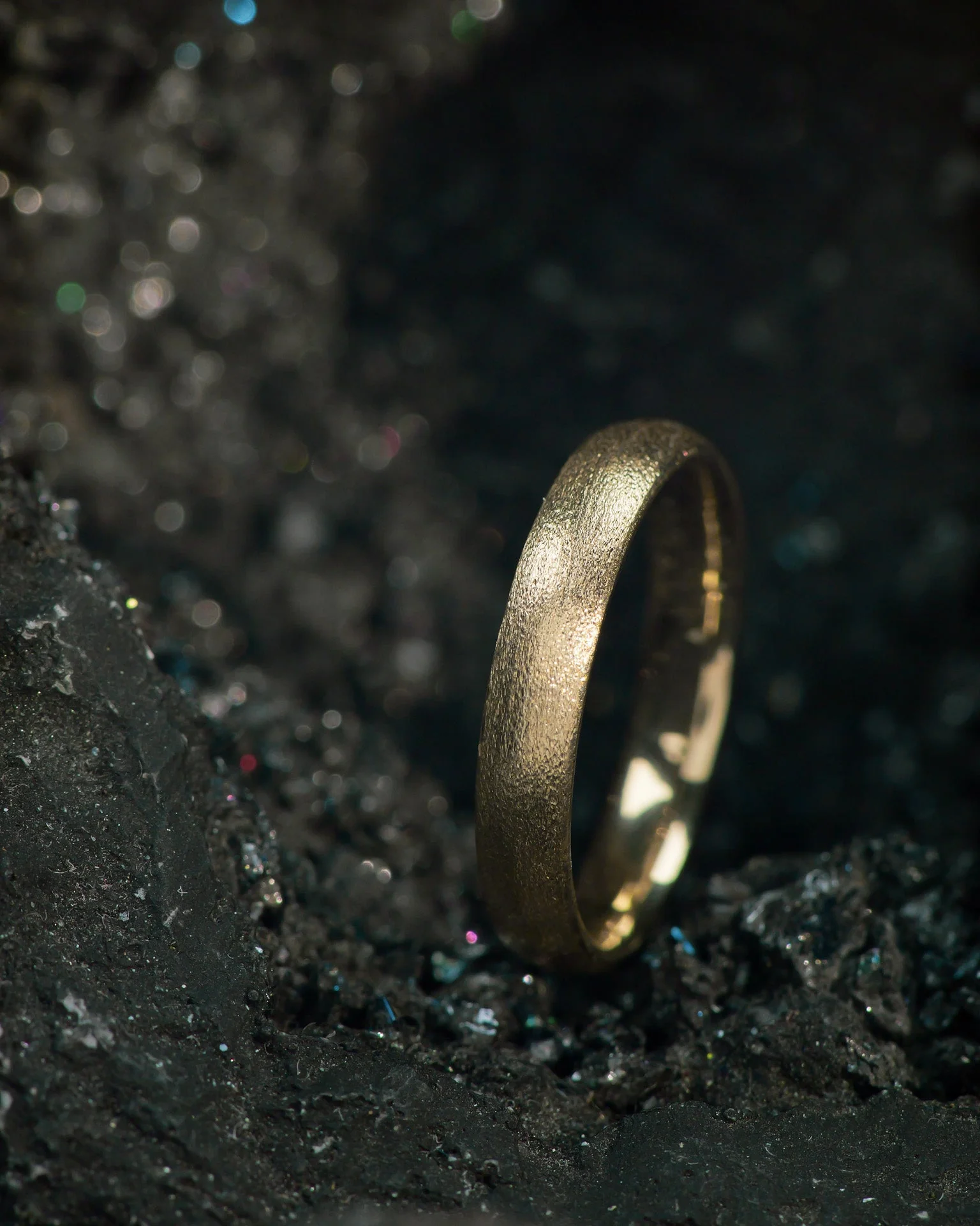 Classic gold wedding band, comfort fit ring, 4 mm width - Image 8