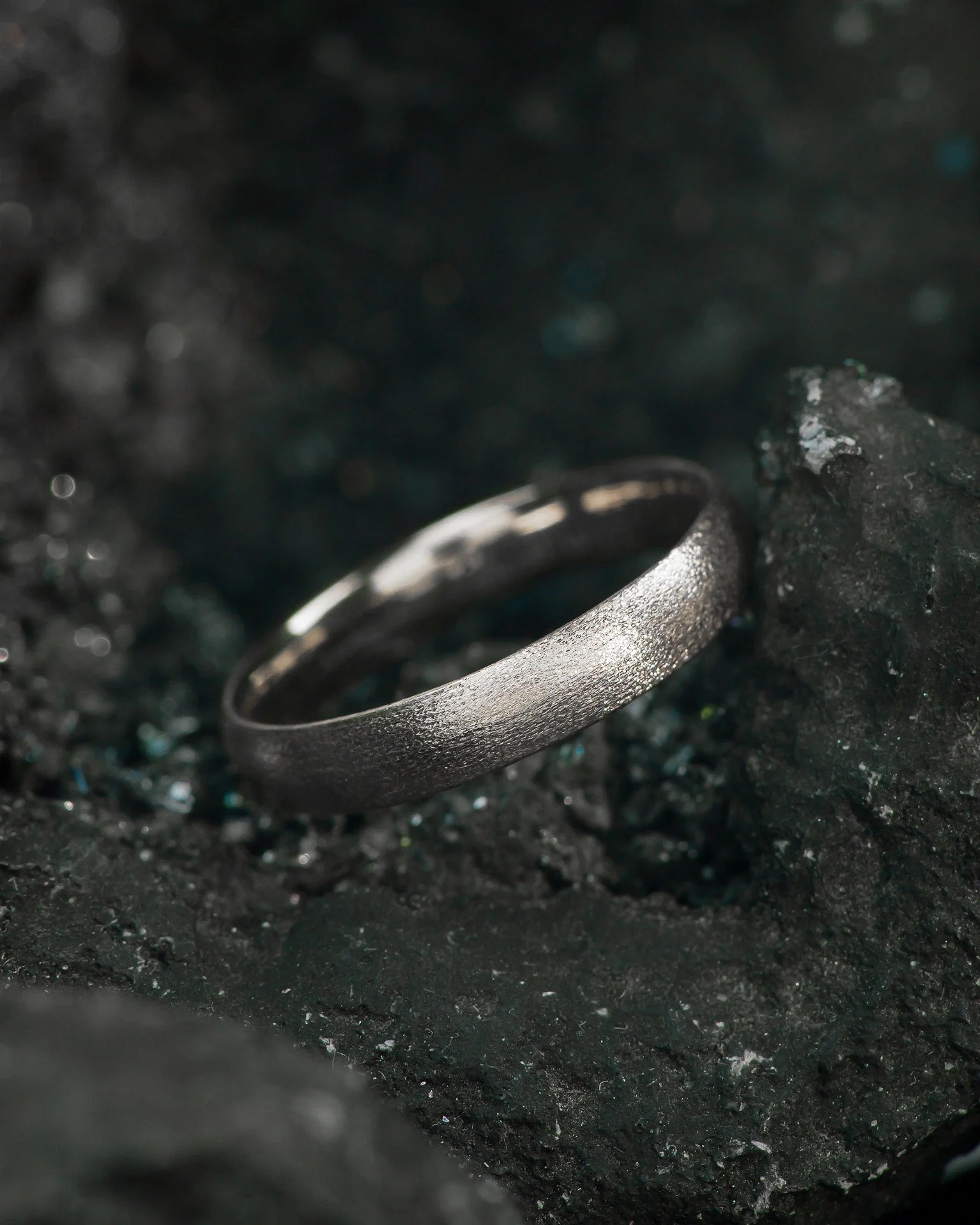 Classic gold wedding band, comfort fit ring, 4 mm width - Image 9