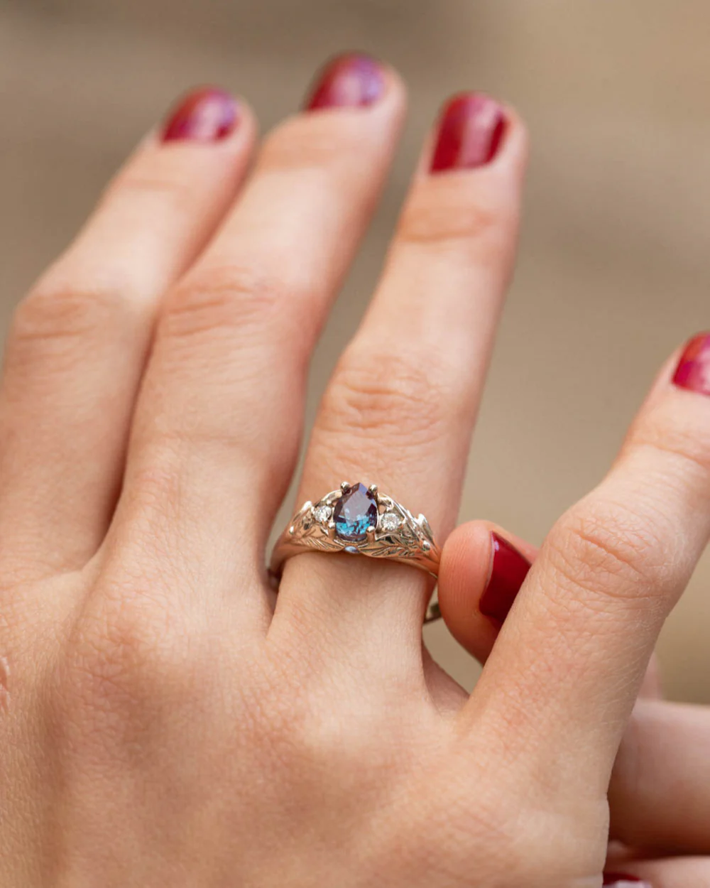 Colour change alexandrite ring with diamonds / Wisteria - Image 4