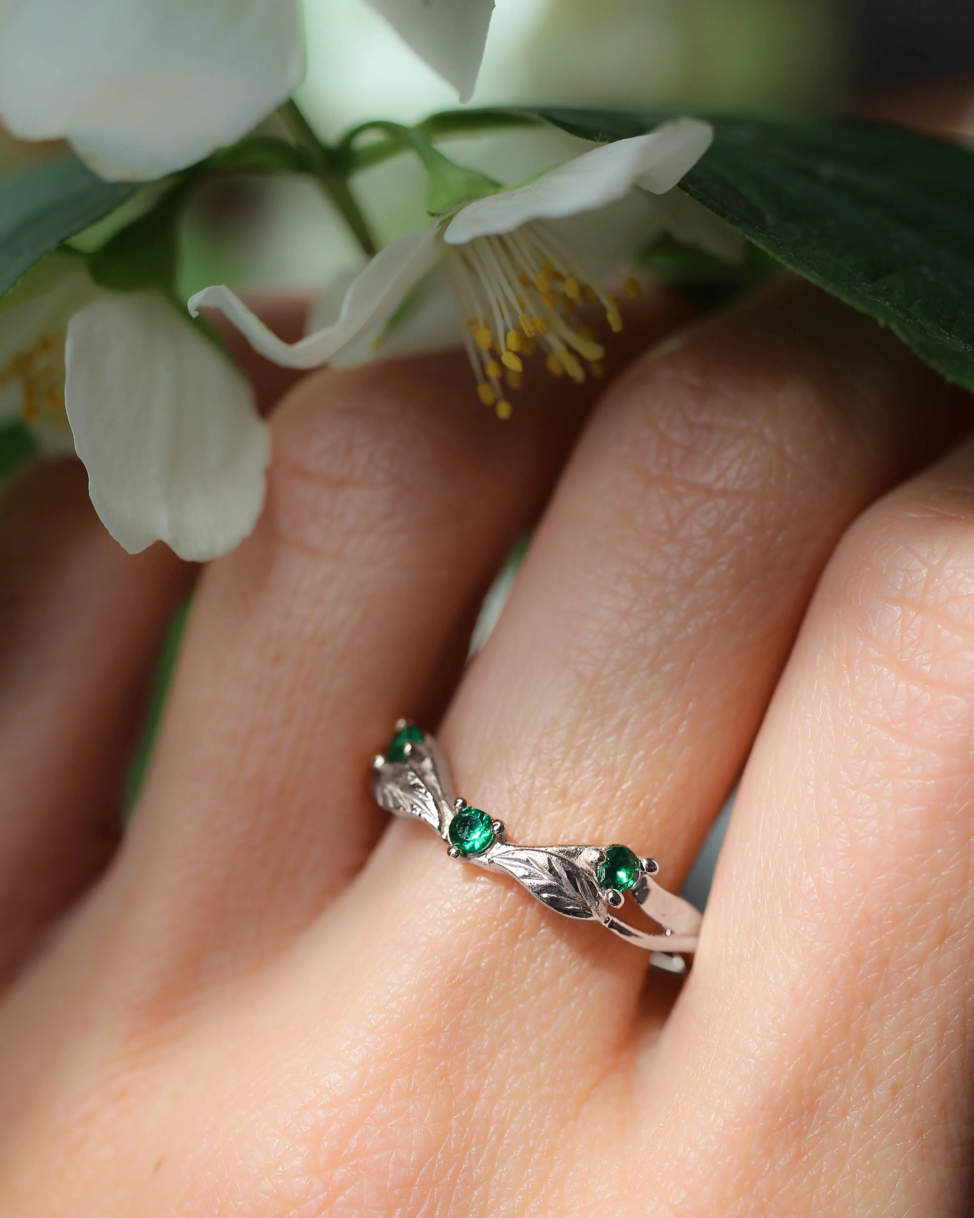 Curved wedding band with emeralds / matching band for Clematis - Image 3