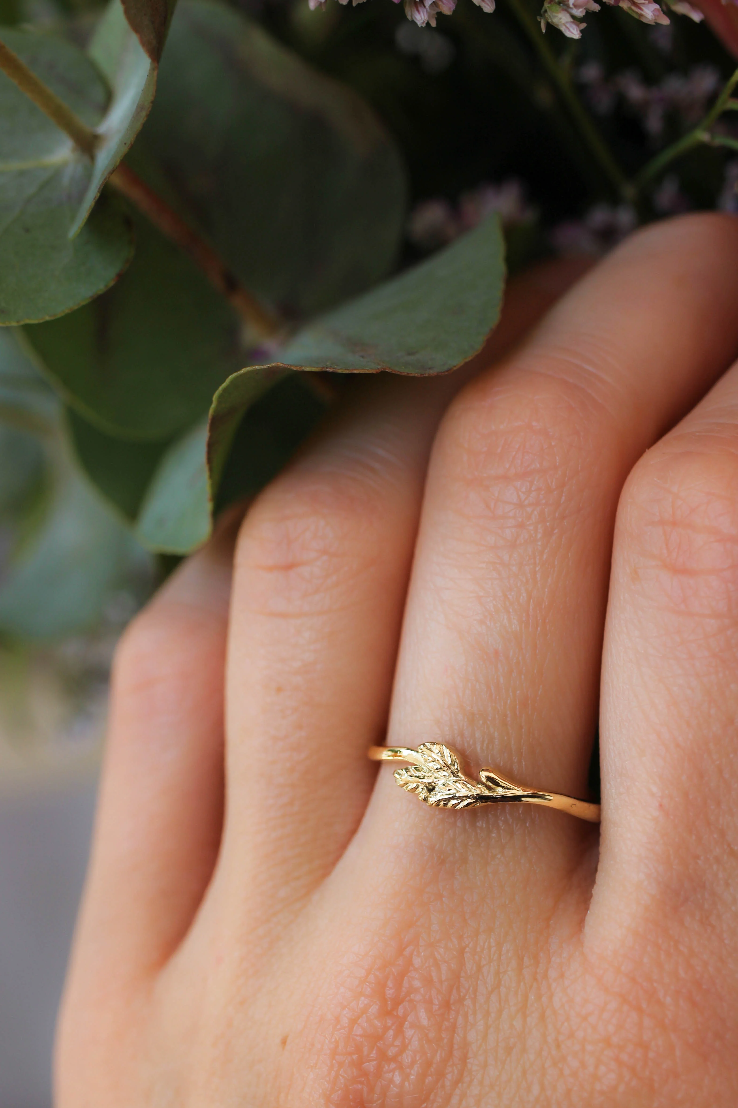 Dainty twig wedding band, solid gold ring - Image 5