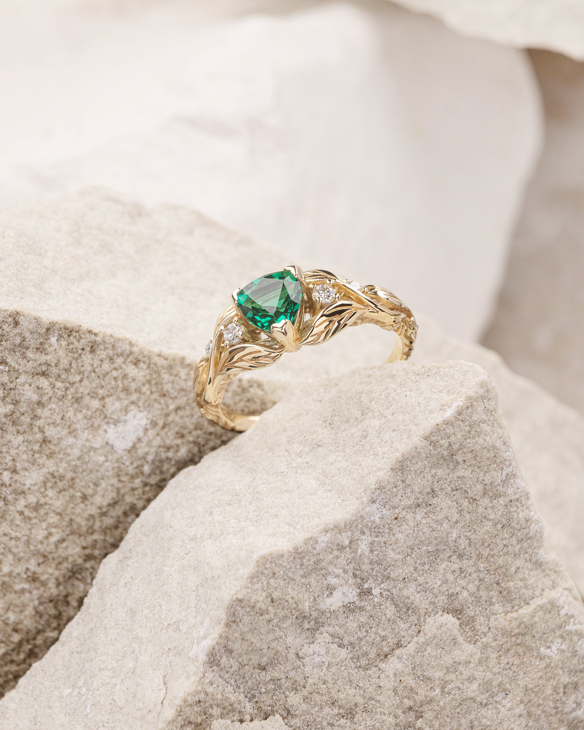 Emerald trillion cut engagement ring, gold leaves and diamonds ring / Clematis - Image 4