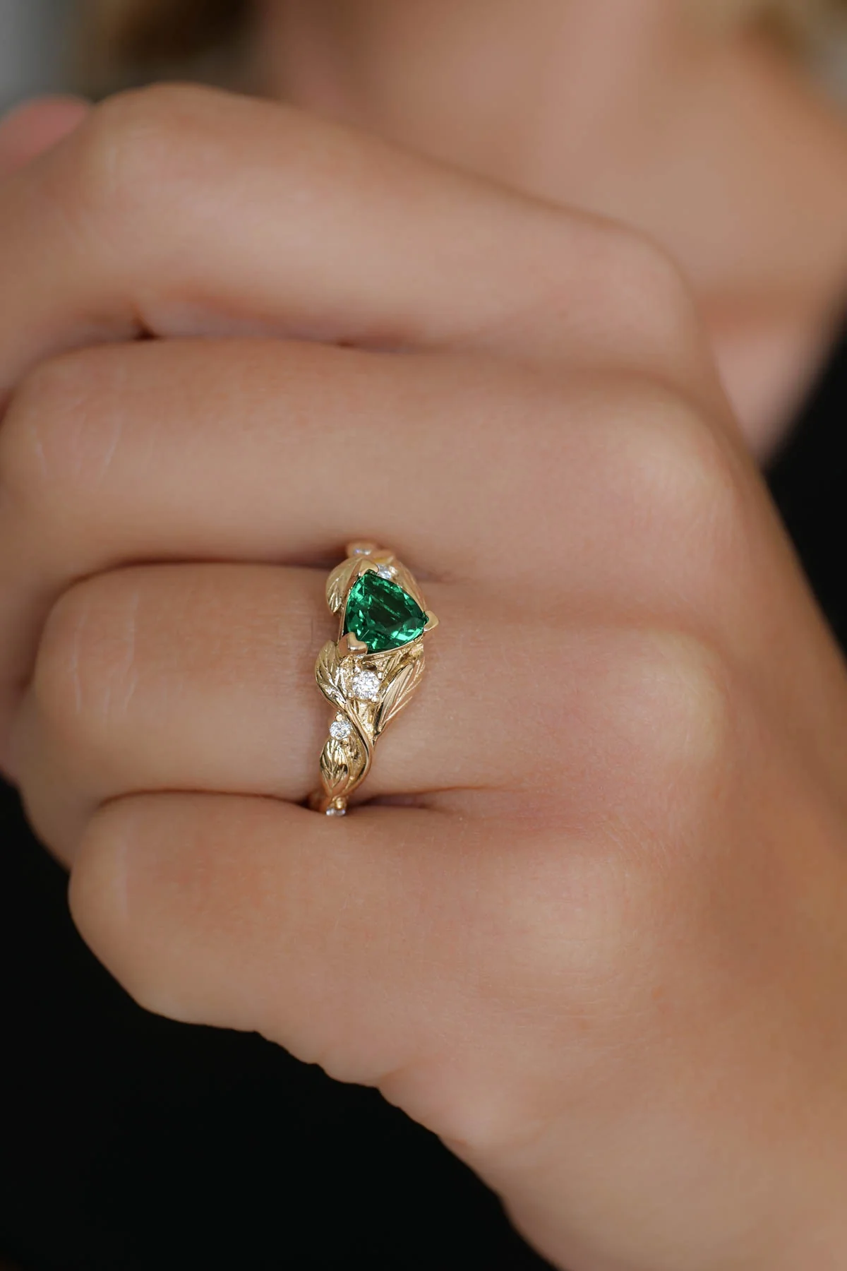 Emerald trillion cut engagement ring, gold leaves and diamonds ring / Clematis - Image 7