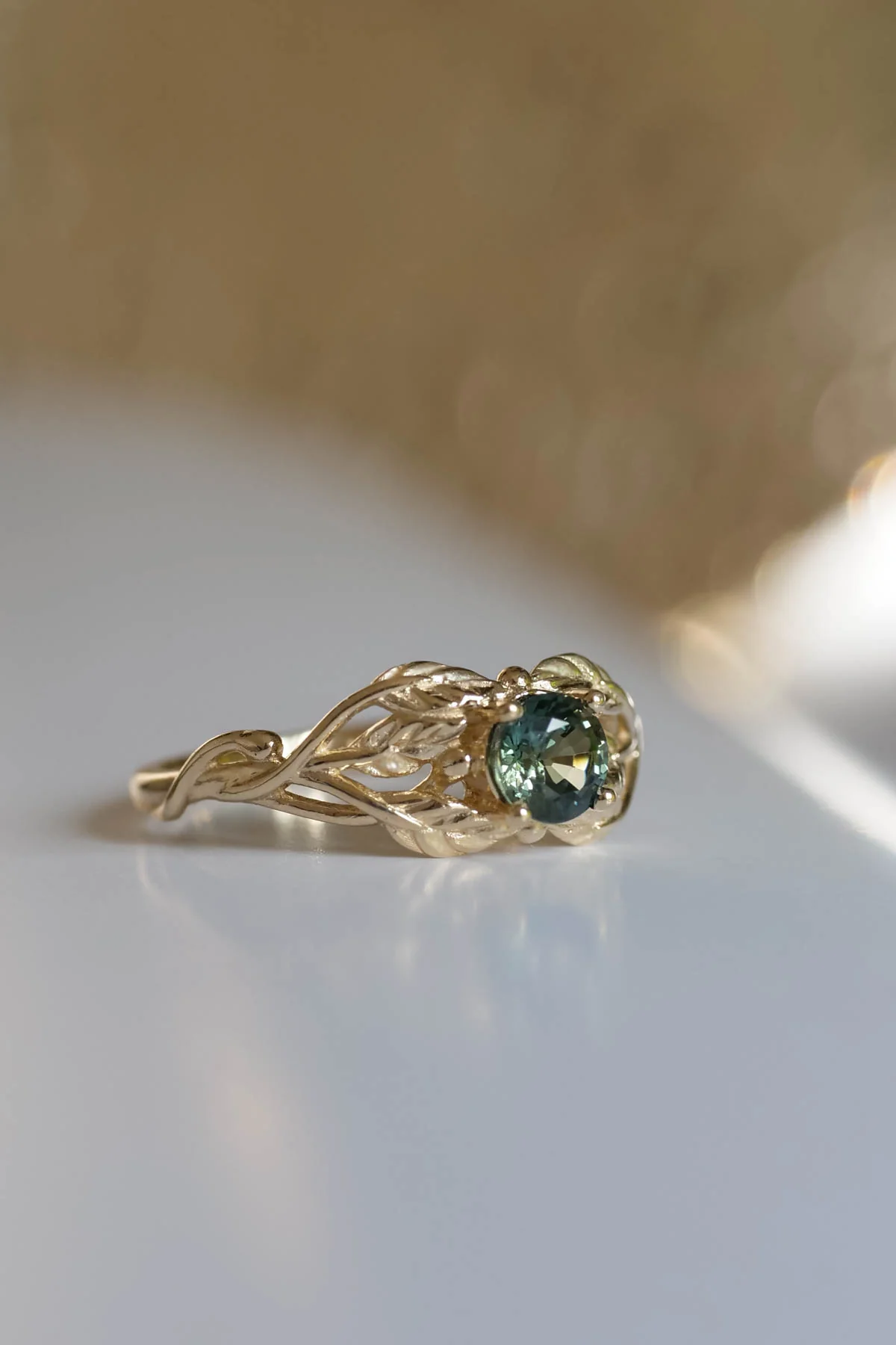 Green sapphire yellow gold engagement ring / Tilia - Image 3