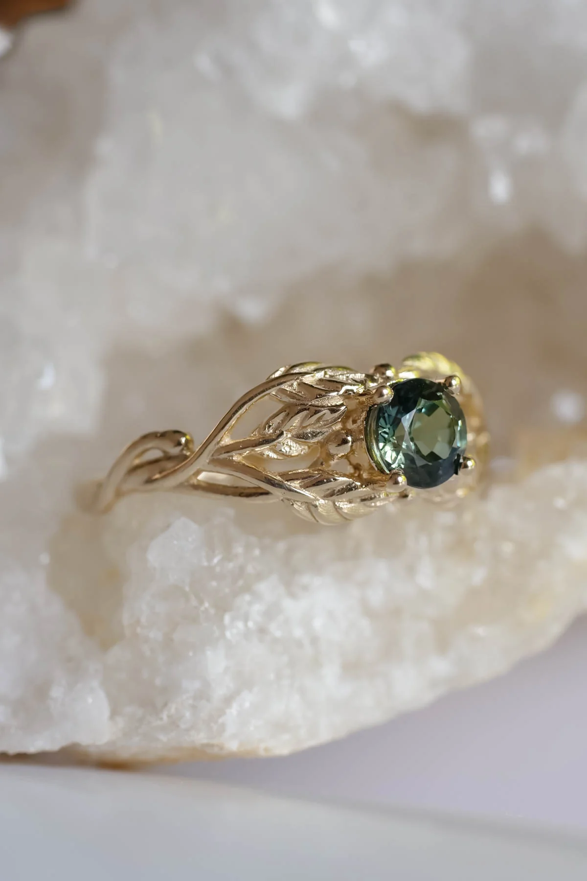 Green sapphire yellow gold engagement ring / Tilia - Image 7