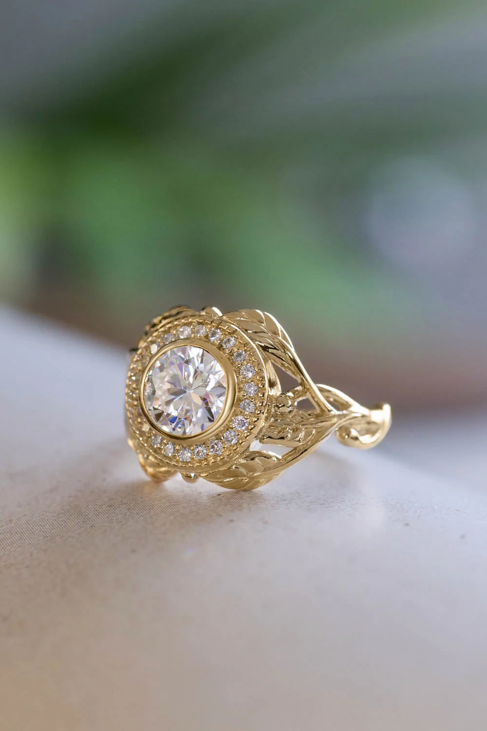 Lab grown diamond halo engagement ring, central diamond 6mm / Tilia - Image 6