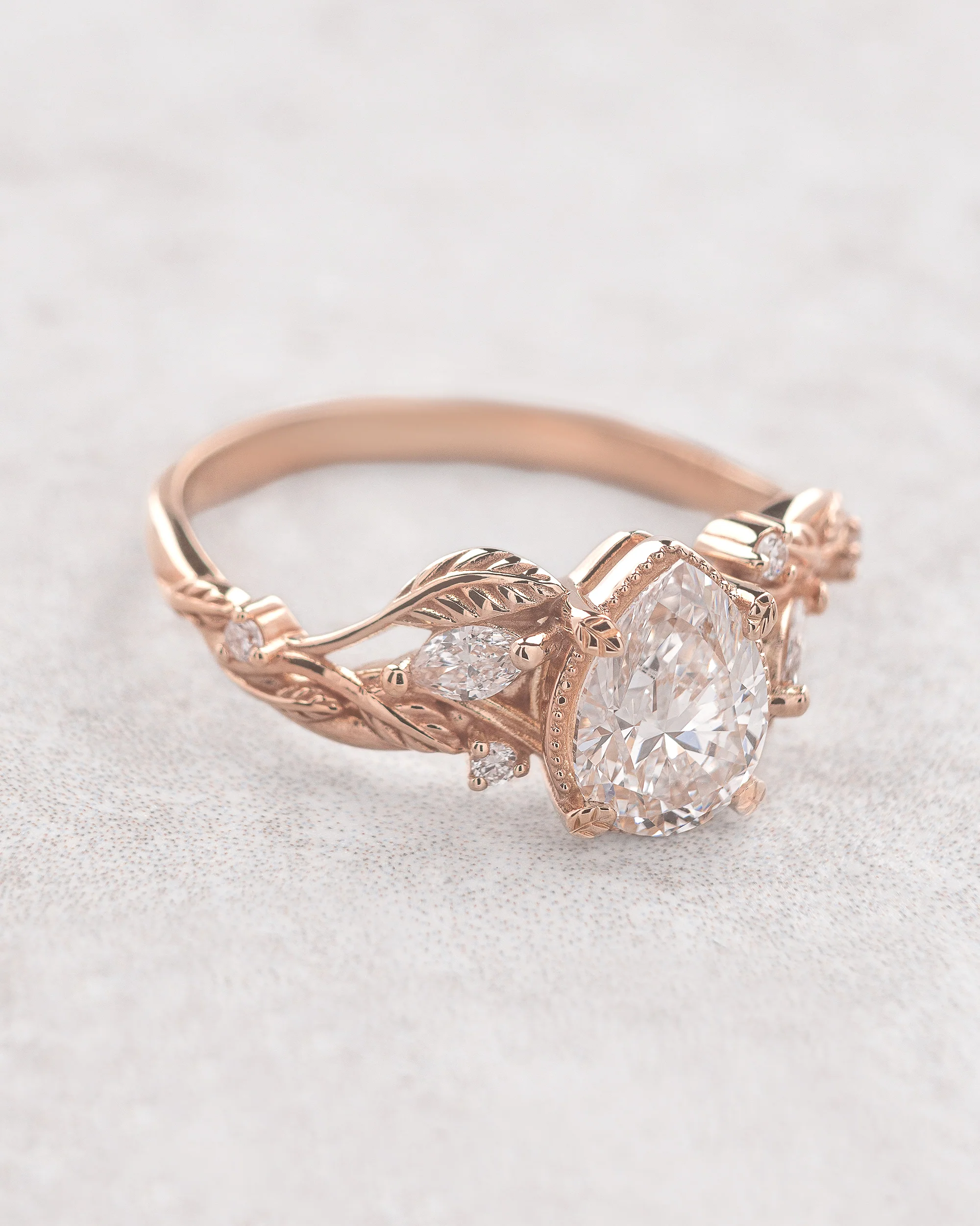 Pear cut lab grown diamond with leaves and side diamonds / Patricia - Image 3