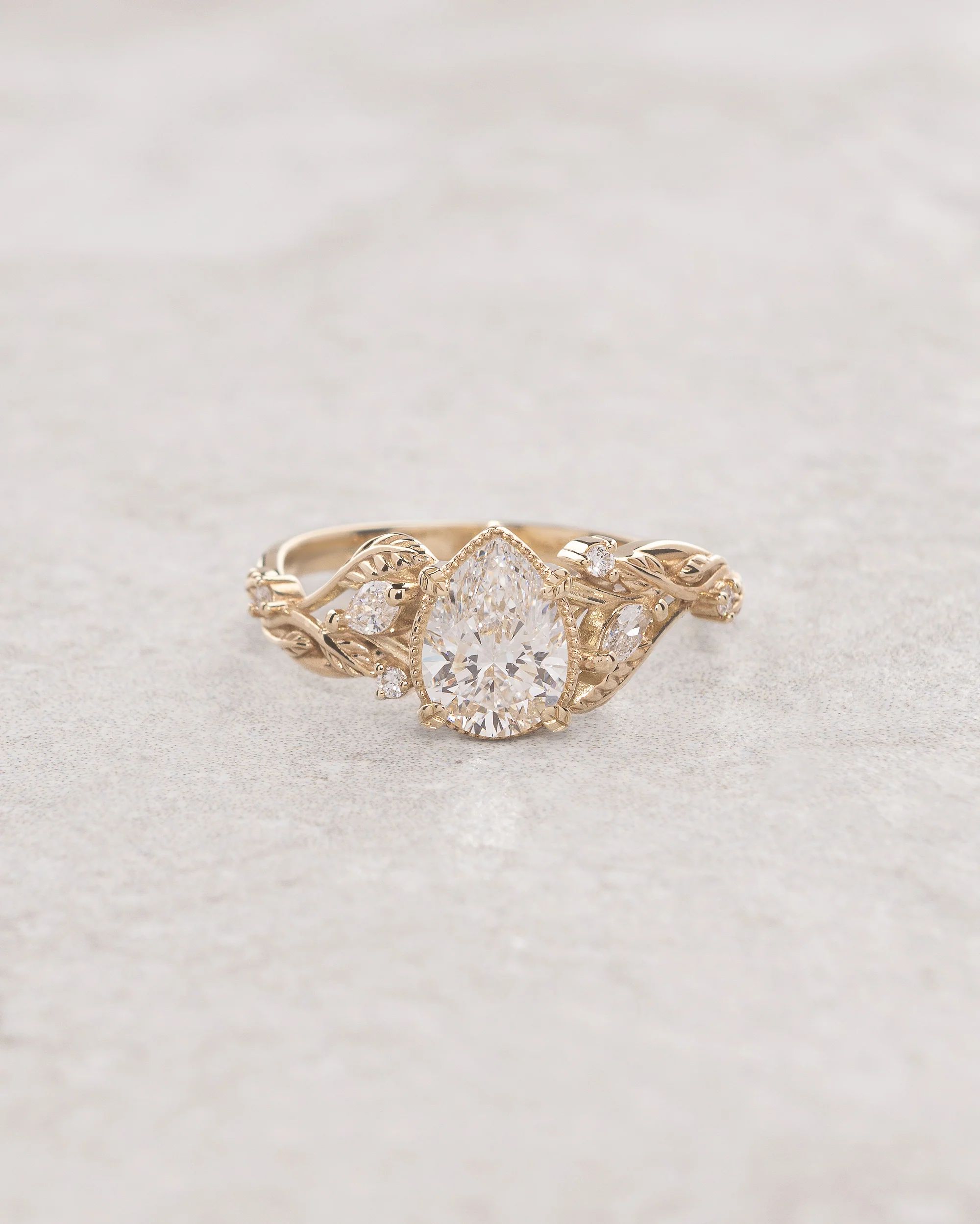 Pear cut lab grown diamond with leaves and side diamonds / Patricia - Image 4