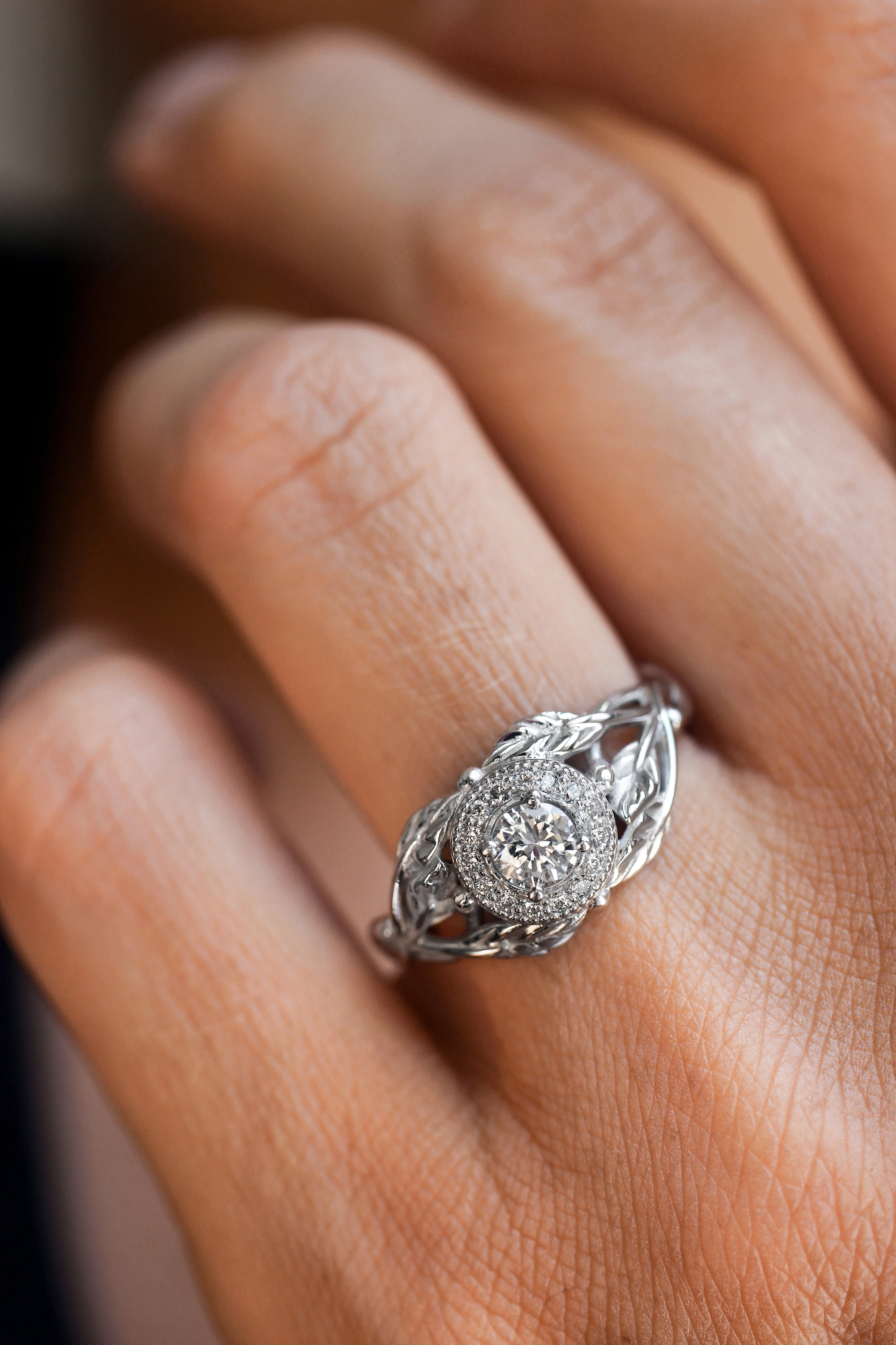 Leaf engagement ring with natural diamonds / Tilia halo - Image 3