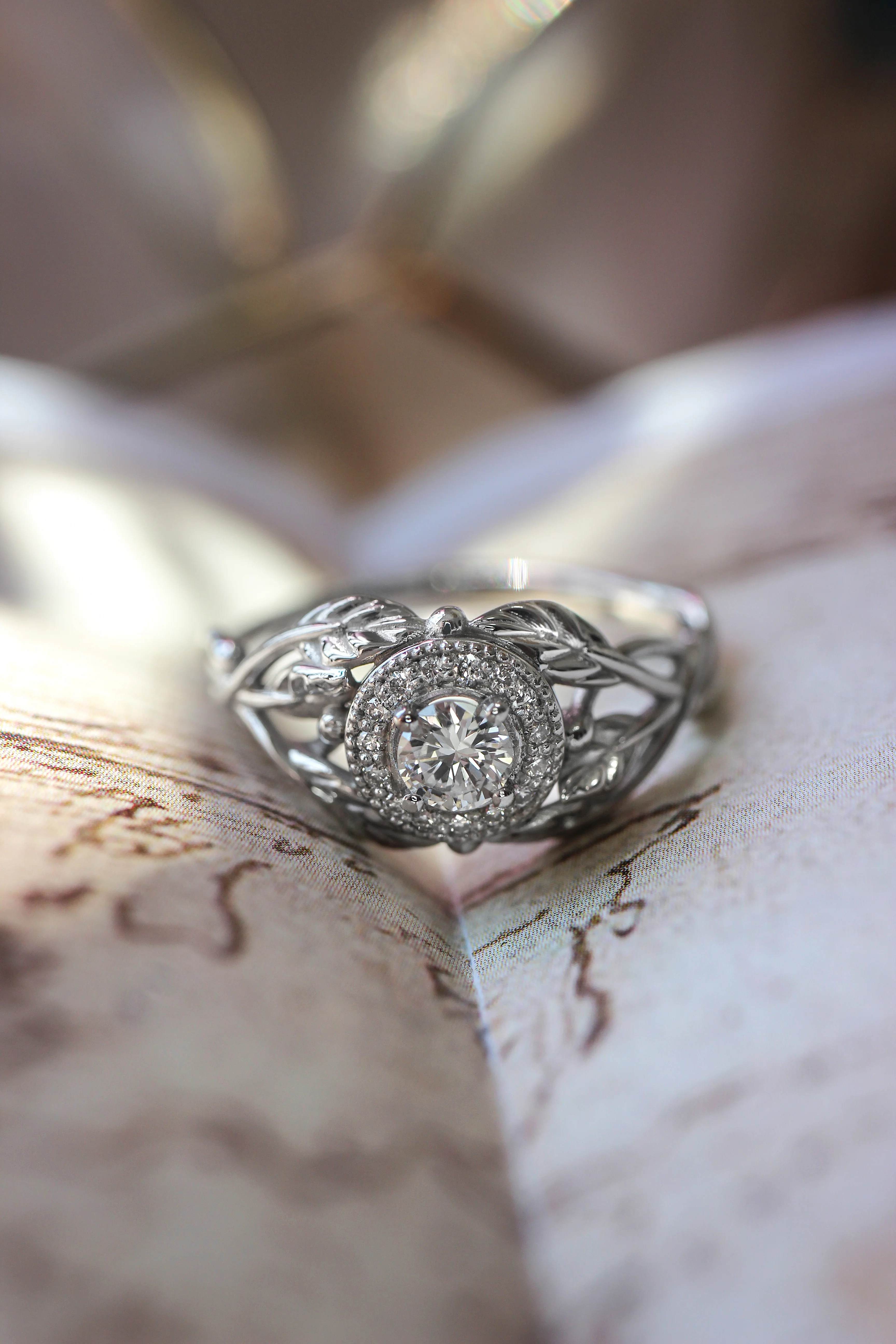 Leaf engagement ring with natural diamonds / Tilia halo - Image 4