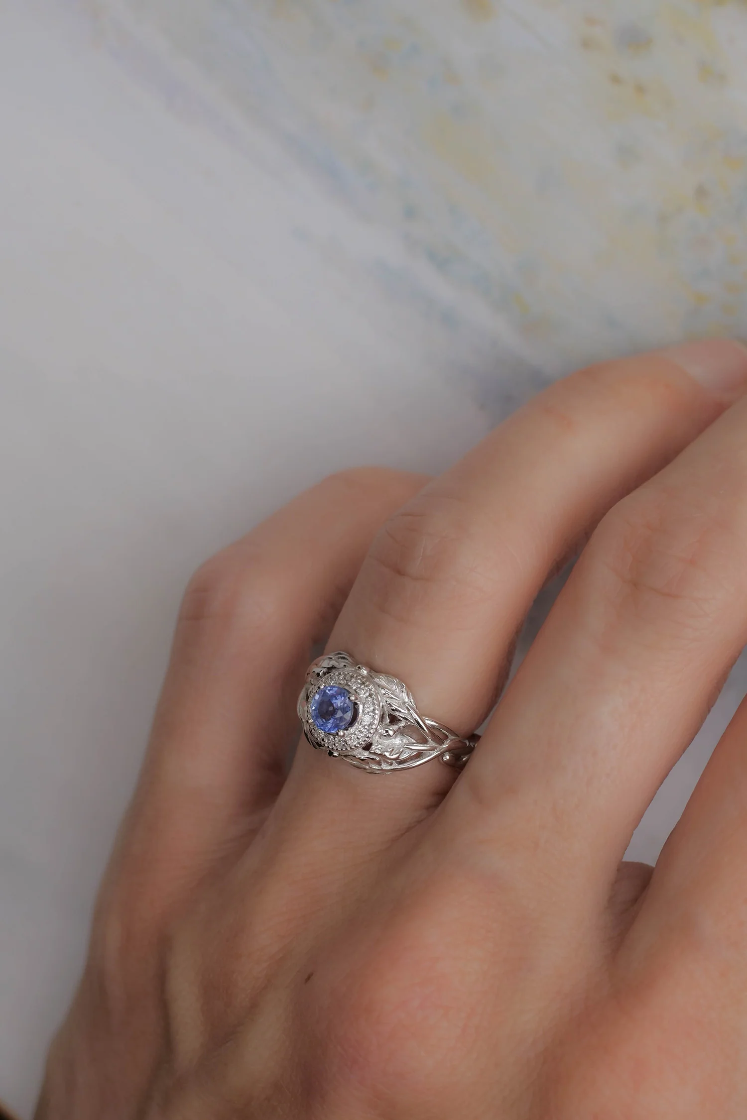 Leaf engagement ring with sapphire and diamonds / Tilia halo - Image 10