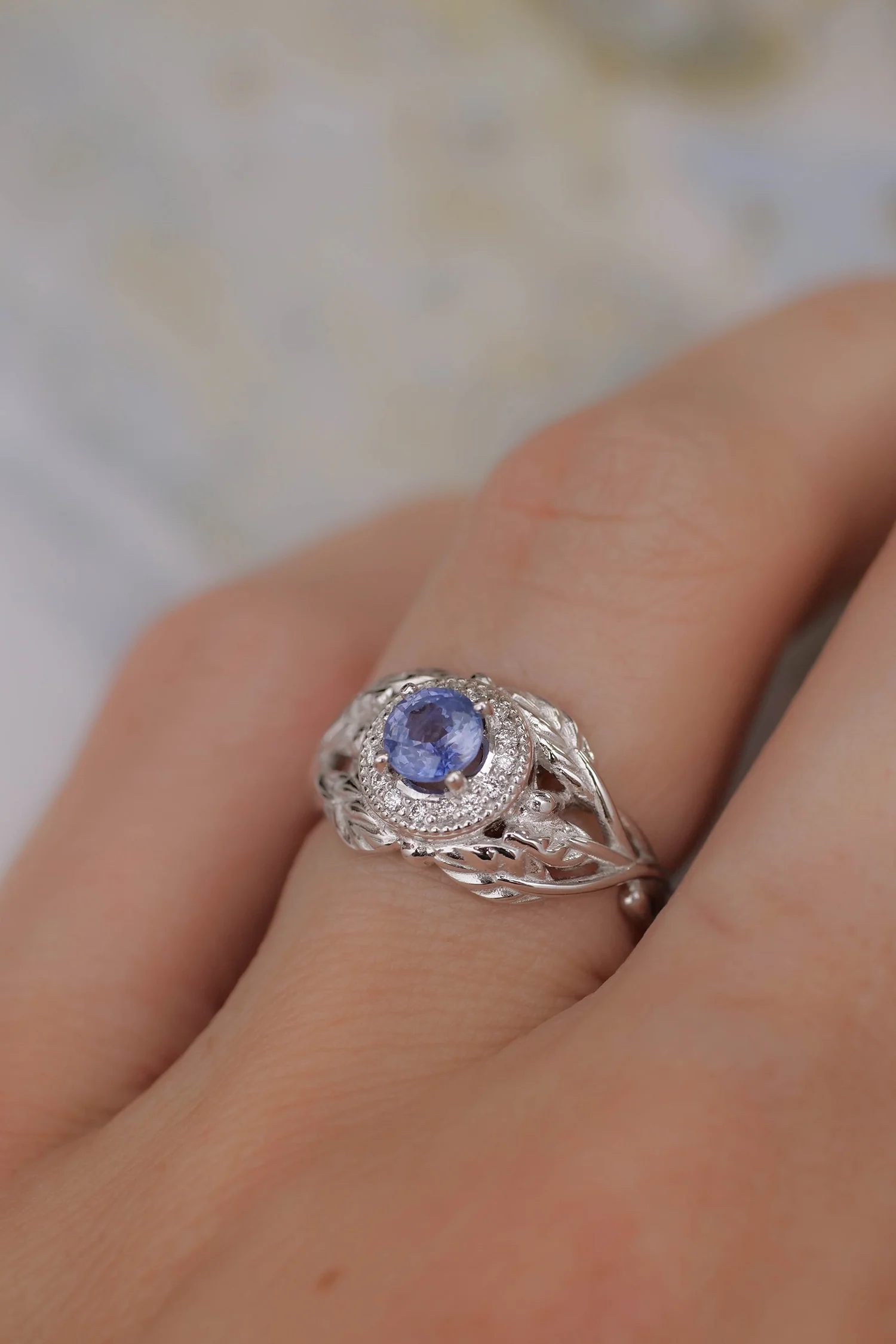 Leaf engagement ring with sapphire and diamonds / Tilia halo - Image 5