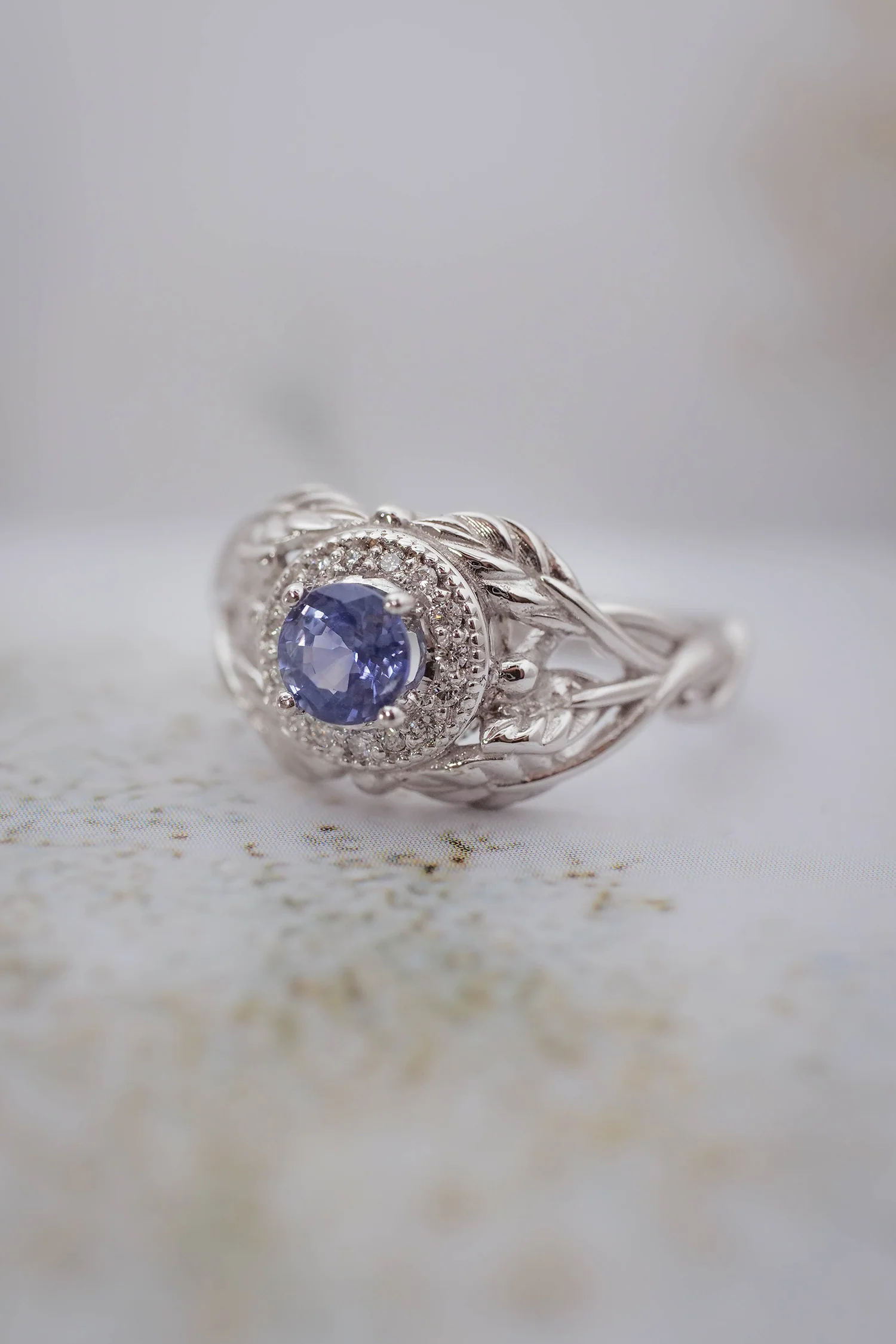 Leaf engagement ring with sapphire and diamonds / Tilia halo - Image 8