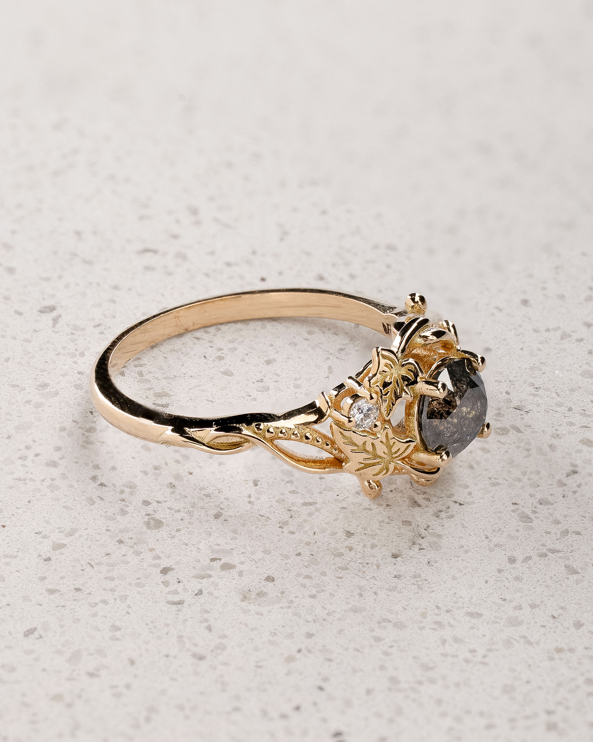 Nature inspired salt & pepper diamond ring / Undina Ivy - Image 3