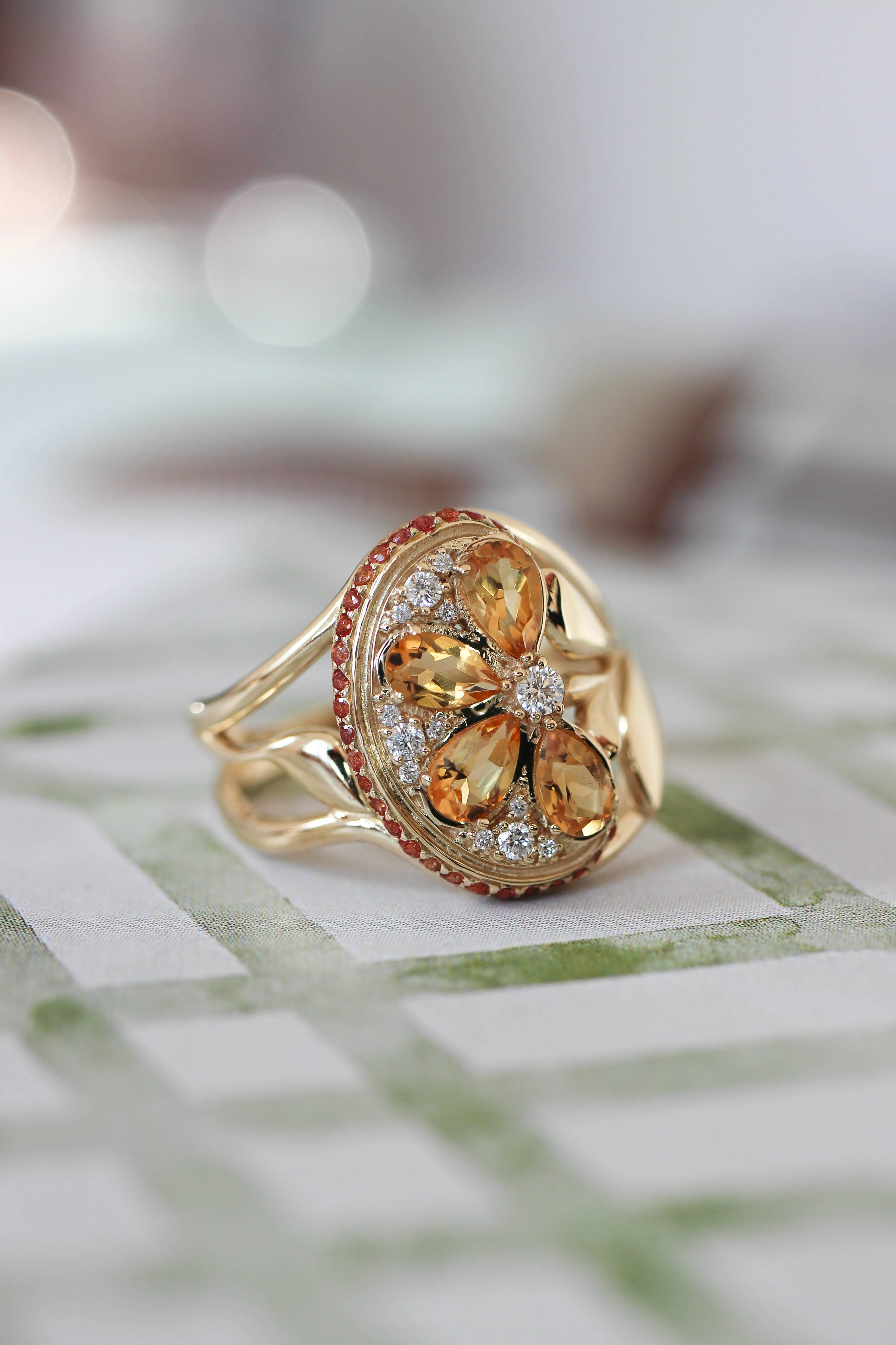 Orange slice ring with citrine, diamonds and sapphires - Image 3