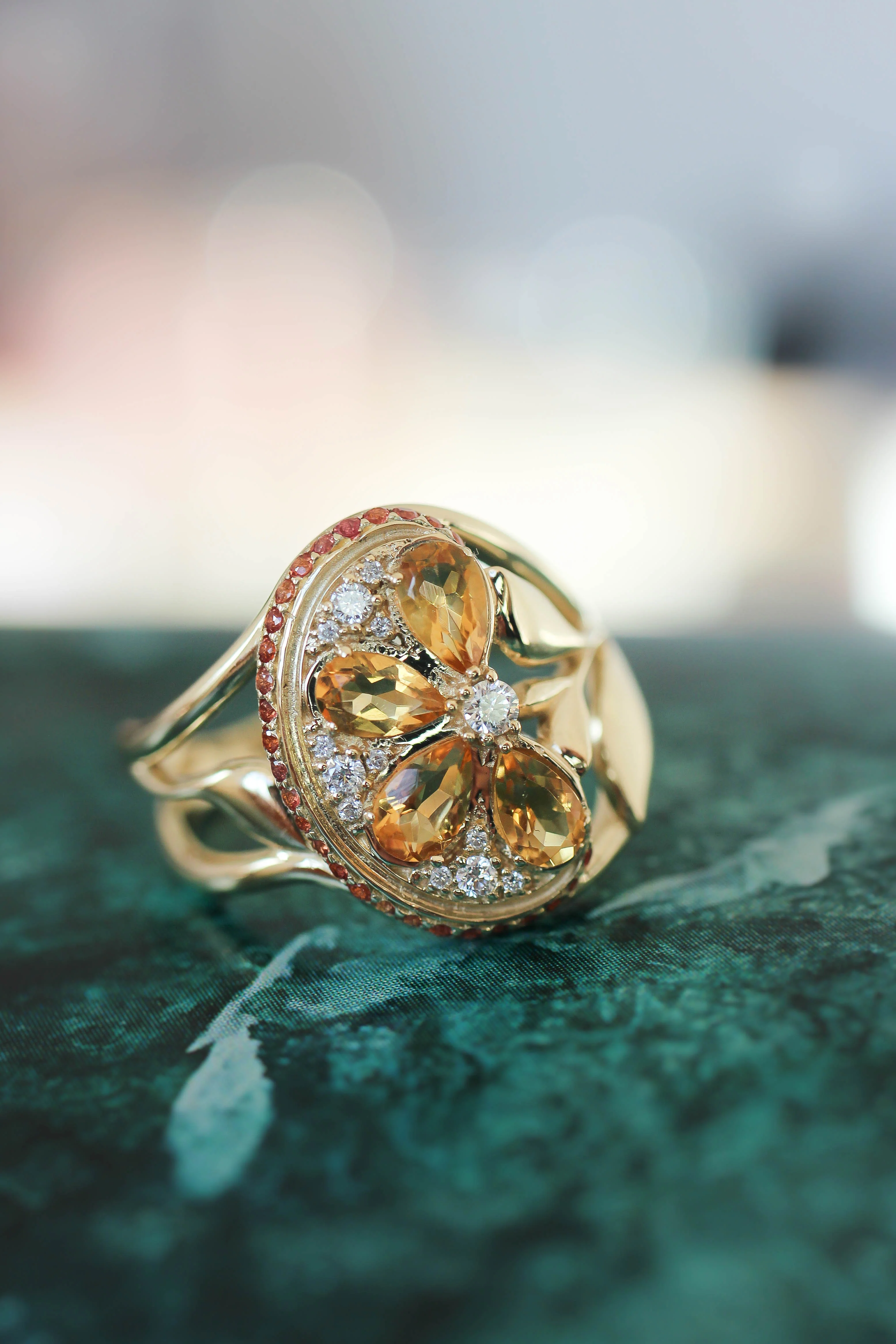 Orange slice ring with citrine, diamonds and sapphires - Image 5