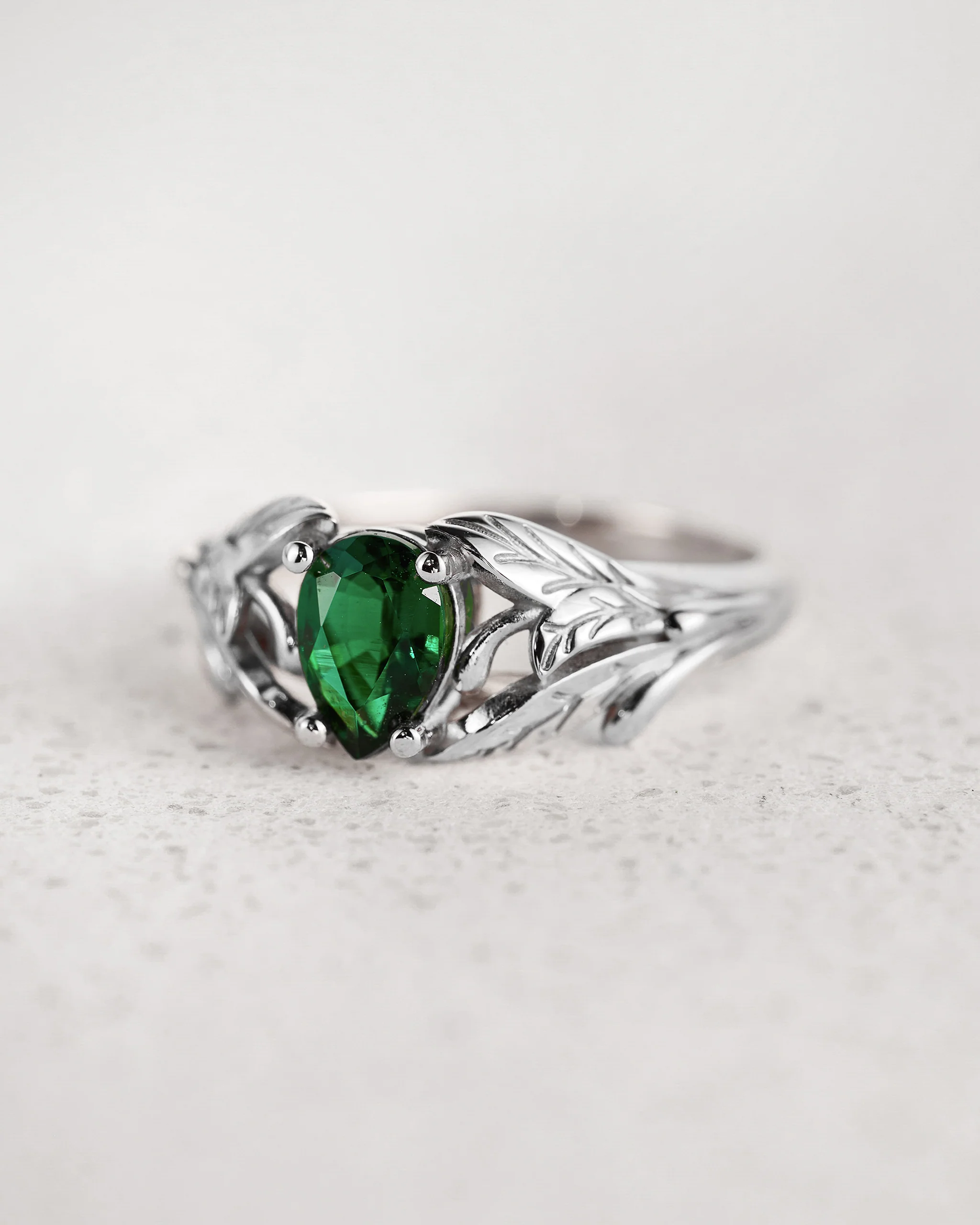 Pear cut emerald ring, leaves engagement ring / Wisteria - Image 3