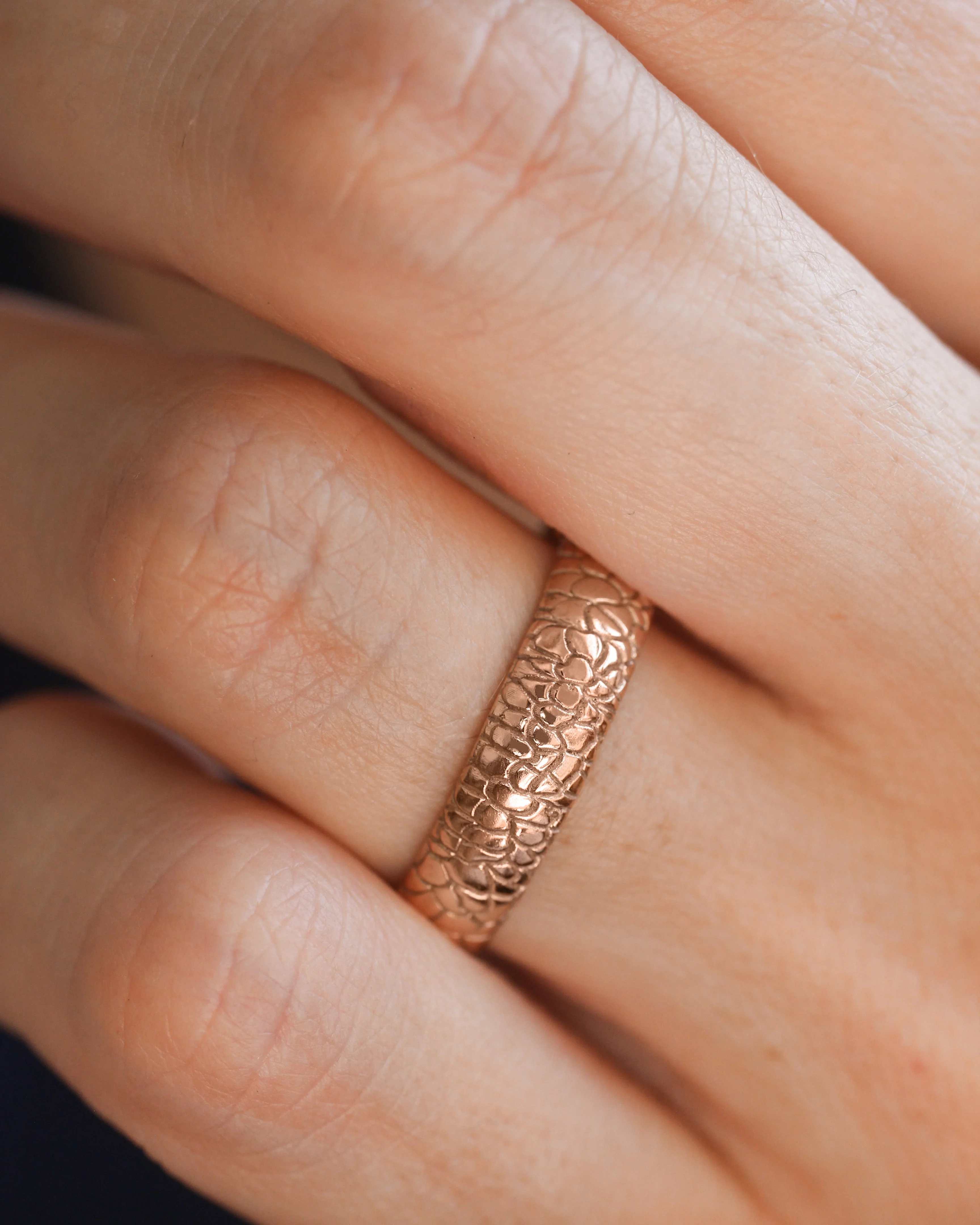READY TO SHIP Reptile wedding band in 14K rose gold, RING SIZE 9 US - Image 3