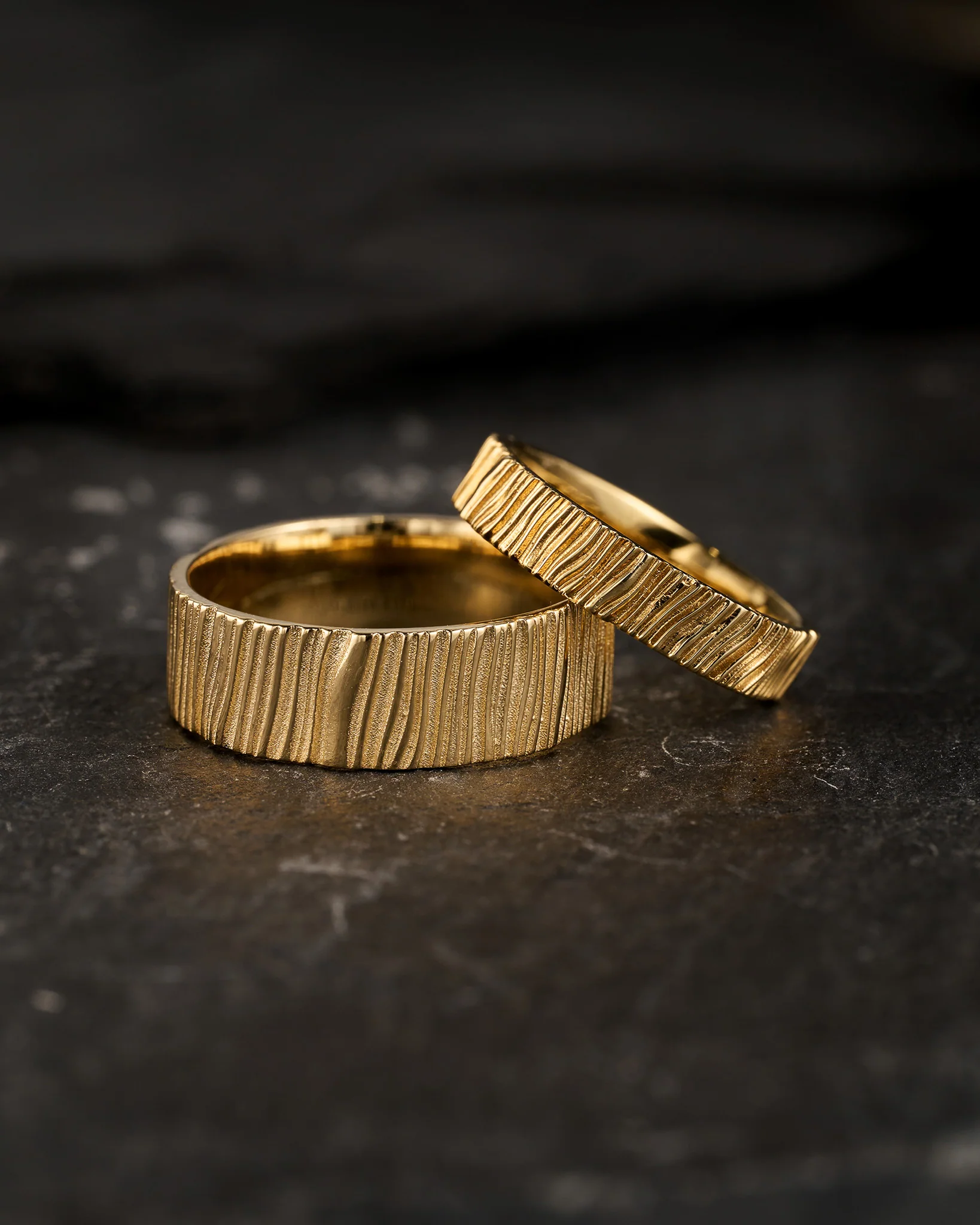 Wood textured ring, 7mm wedding band for man - Image 4