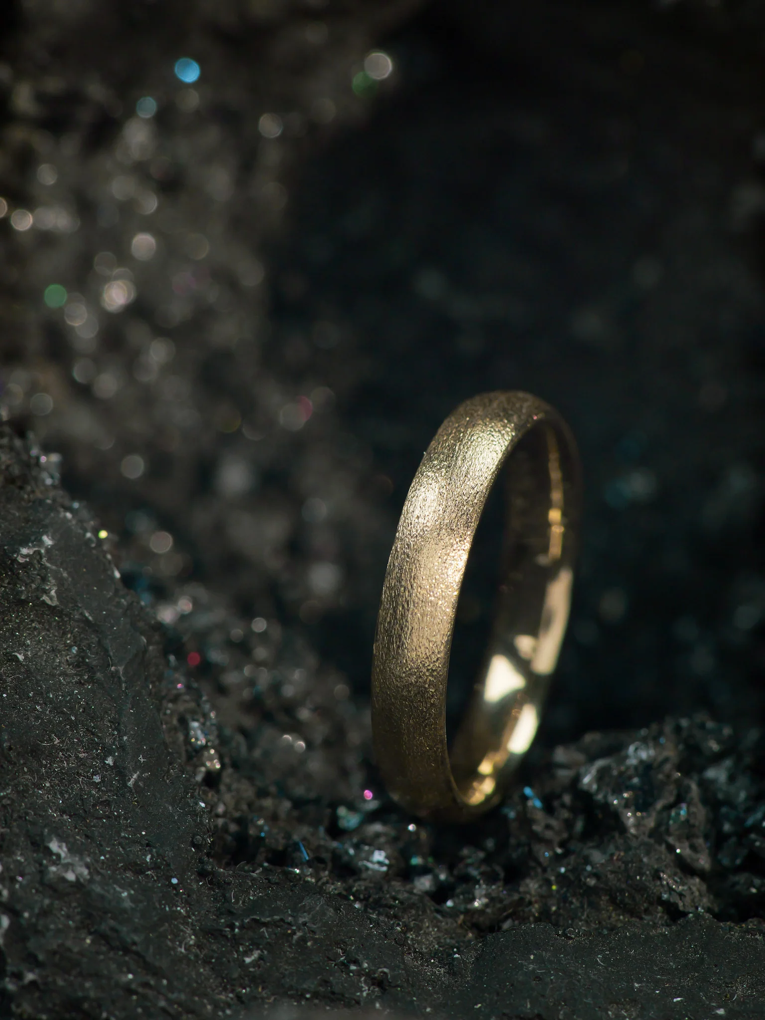 Satin finish gold ring, simple wedding band, 4mm width - Image 3