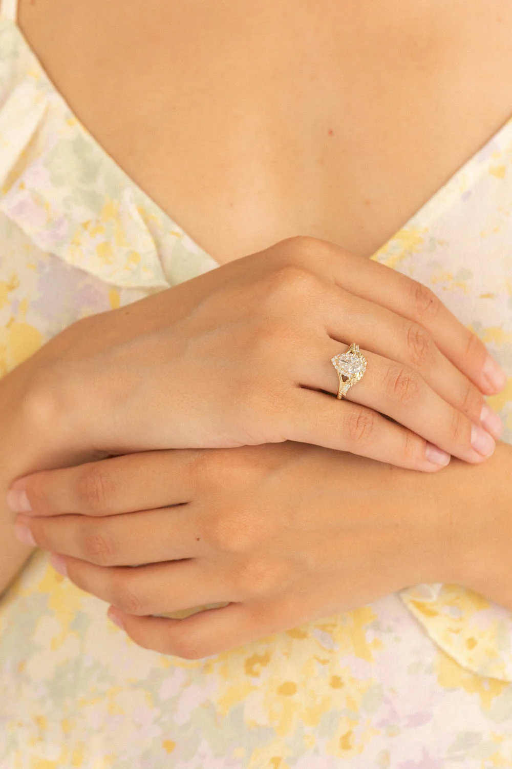 Sparkling lab grown diamond engagement ring, antique style gold ring with diamonds / Lyonella - Image 5