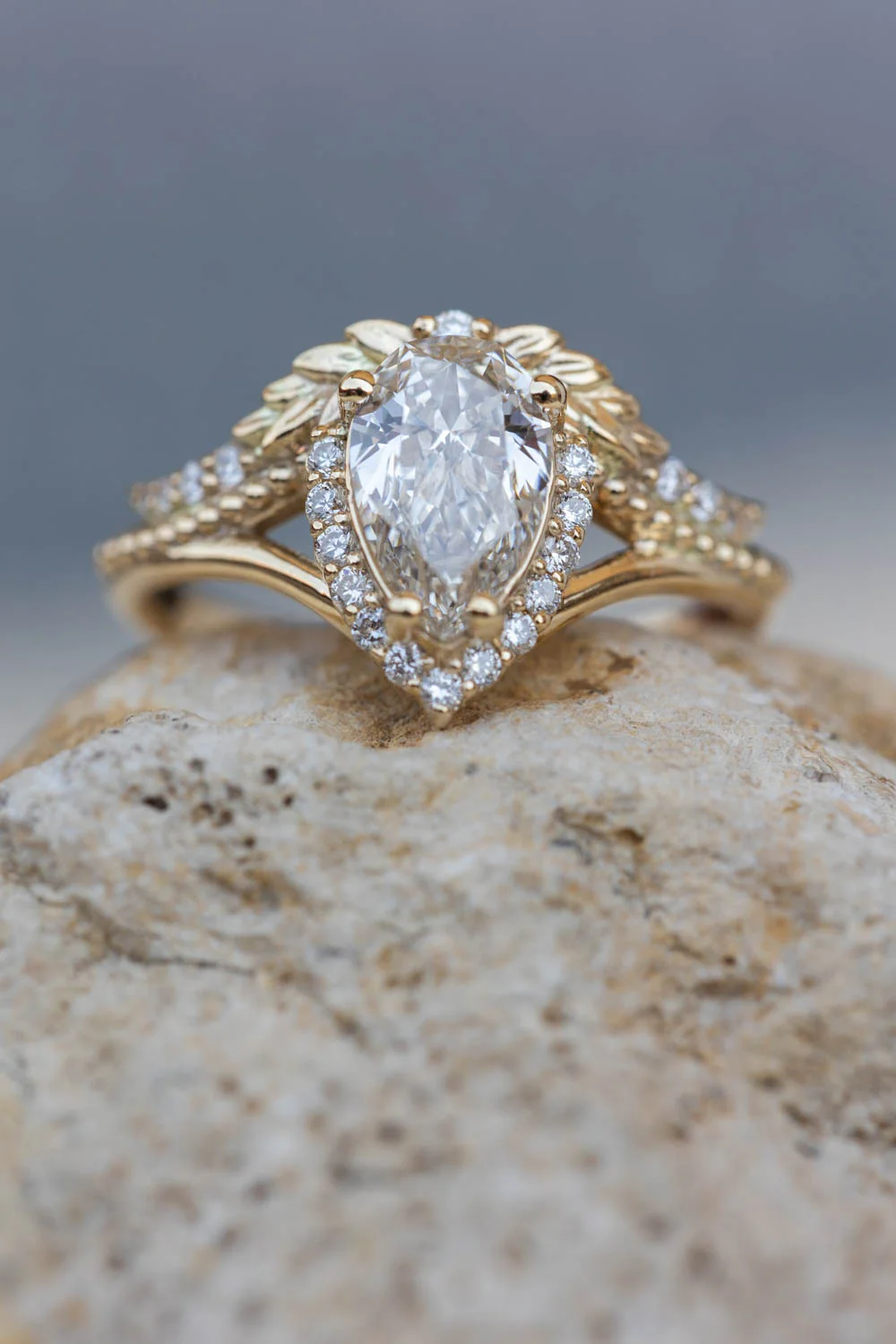 Sparkling lab grown diamond engagement ring, antique style gold ring with diamonds / Lyonella - Image 7