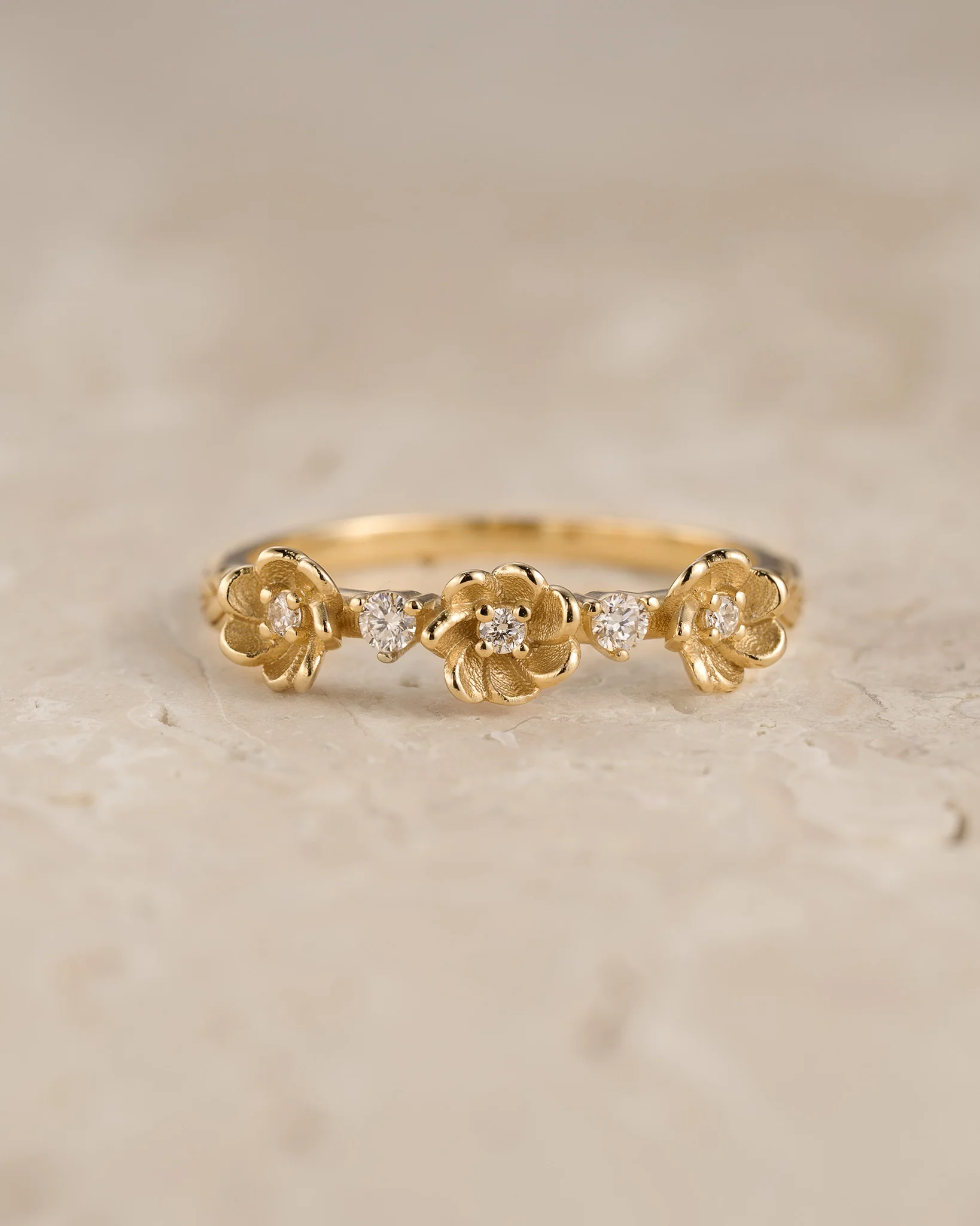 Three flowers wedding band, diamond ring - Image 4