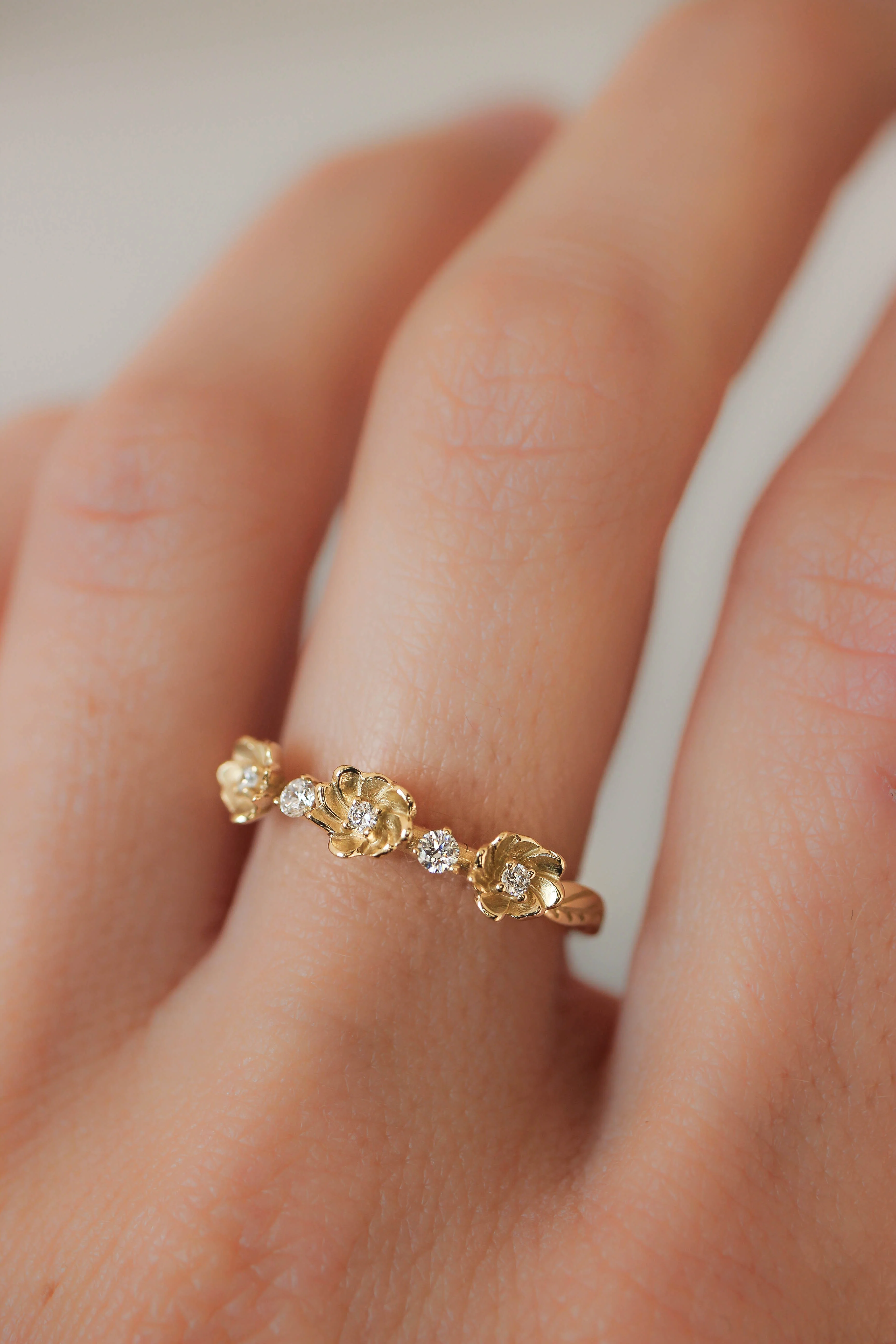 Three flowers wedding band, diamond ring - Image 5