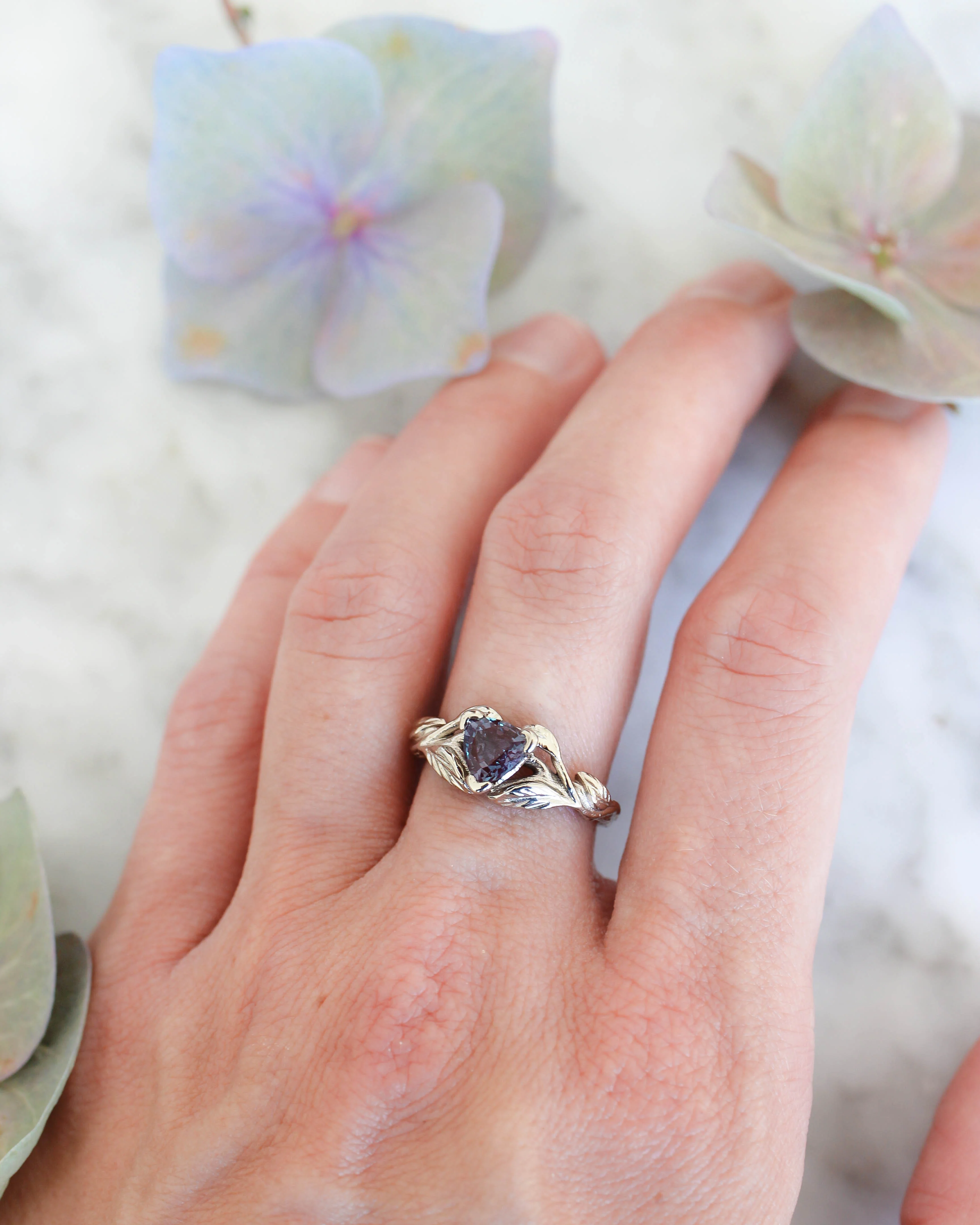 Trillion cut alexandrite ring / Clematis - Image 6