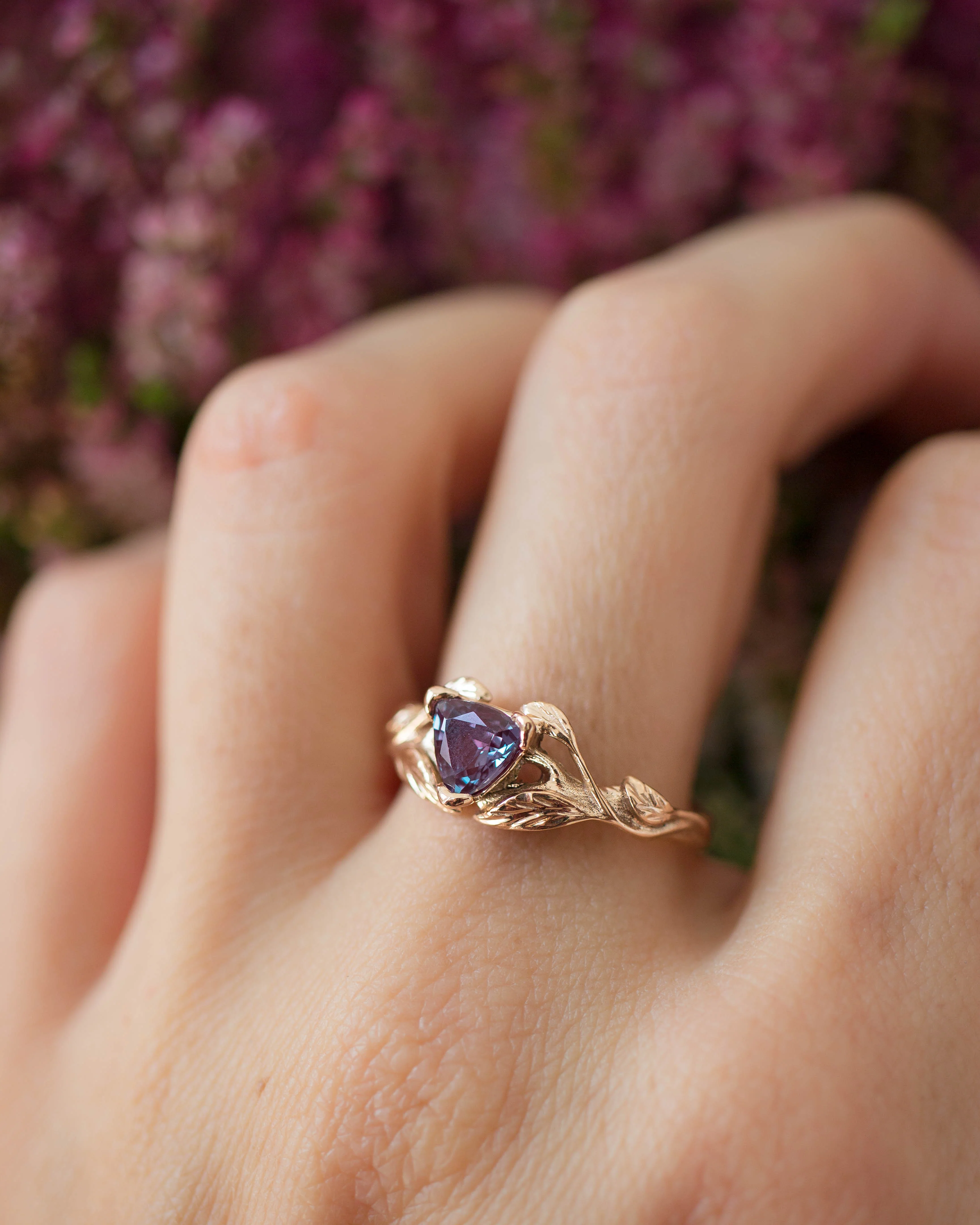Trillion cut alexandrite ring / Clematis - Image 7