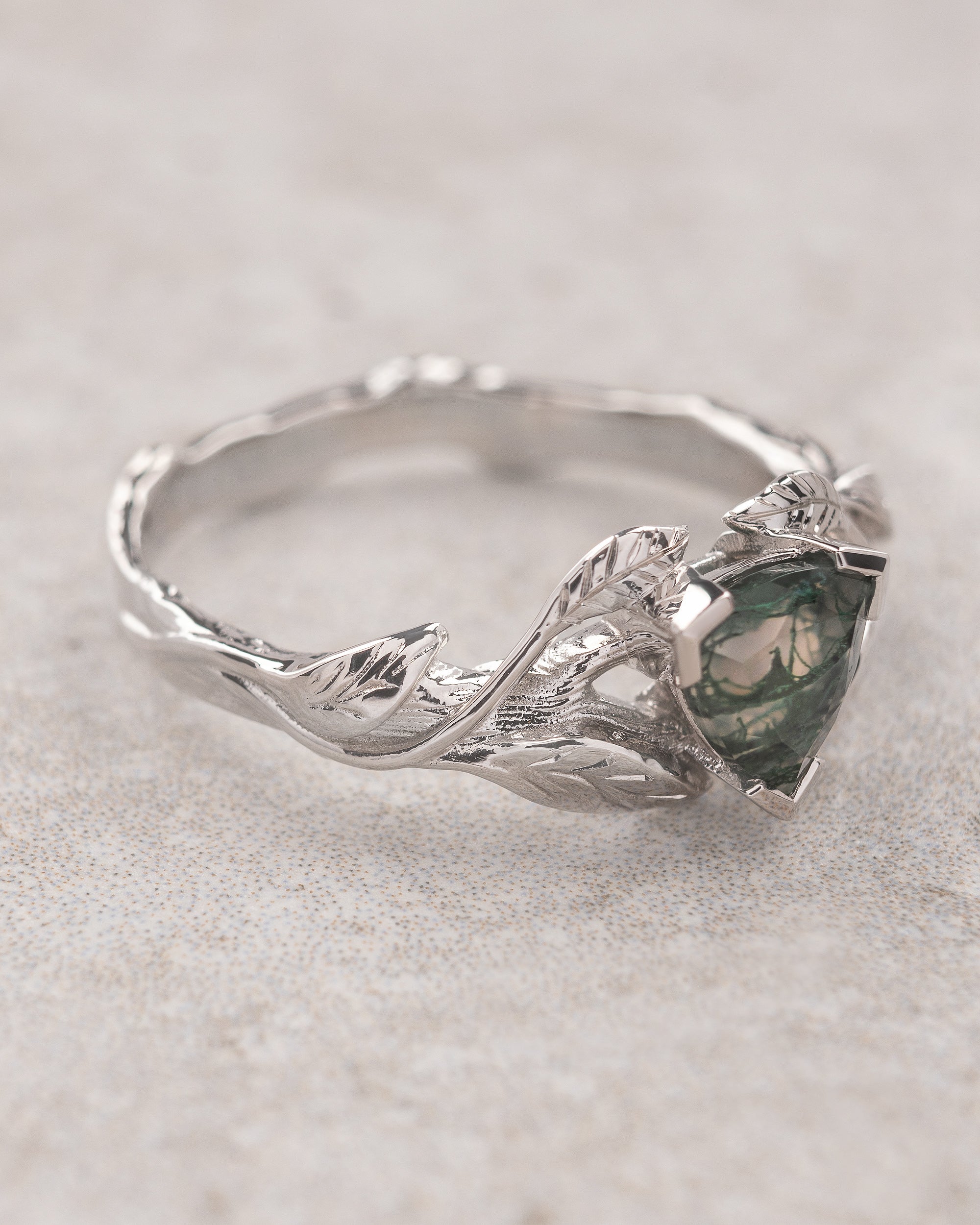 Trillion cut moss agate ring / Clematis - Image 3