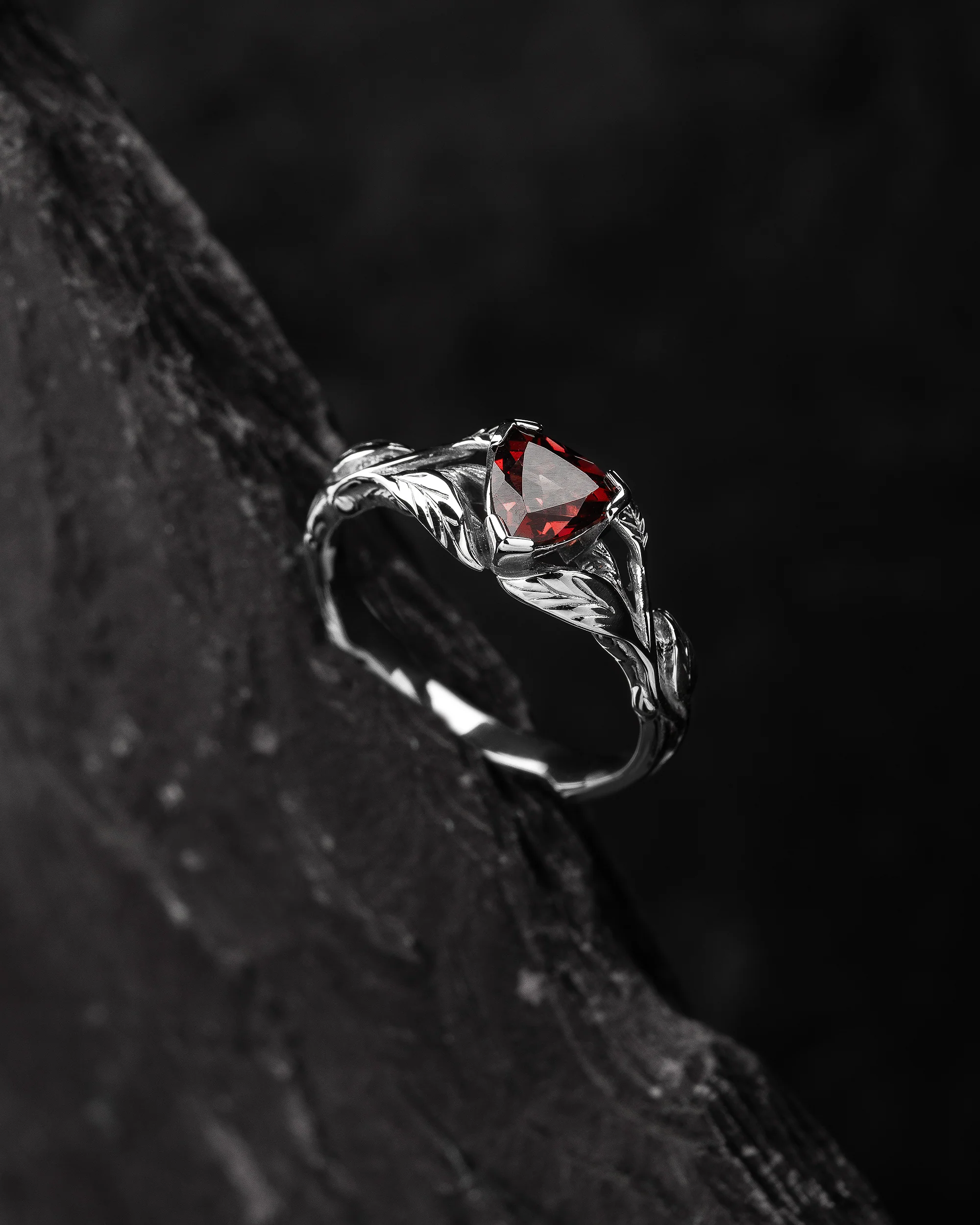 Trillion cut red garnet branch ring / Clematis - Image 4