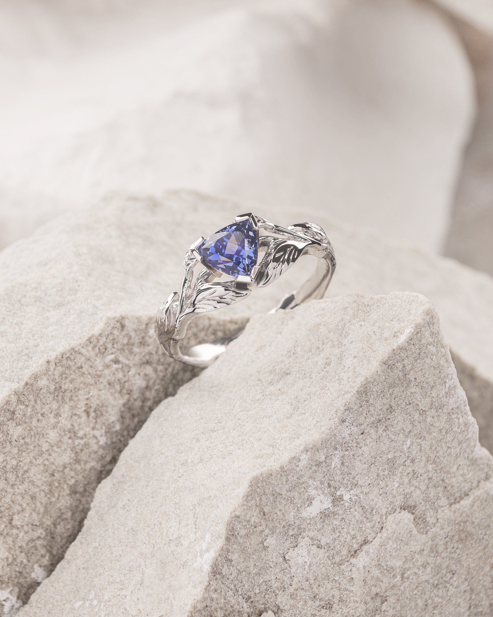Trillion cut lab sapphire ring / Clematis - Image 4