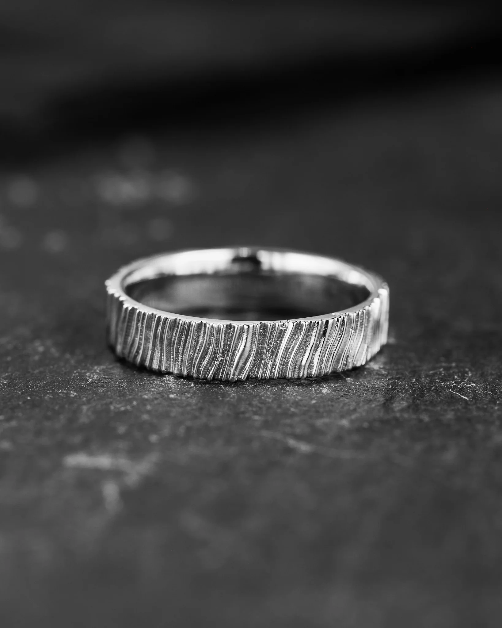 Wood textured ring, 4mm wedding band - Image 4