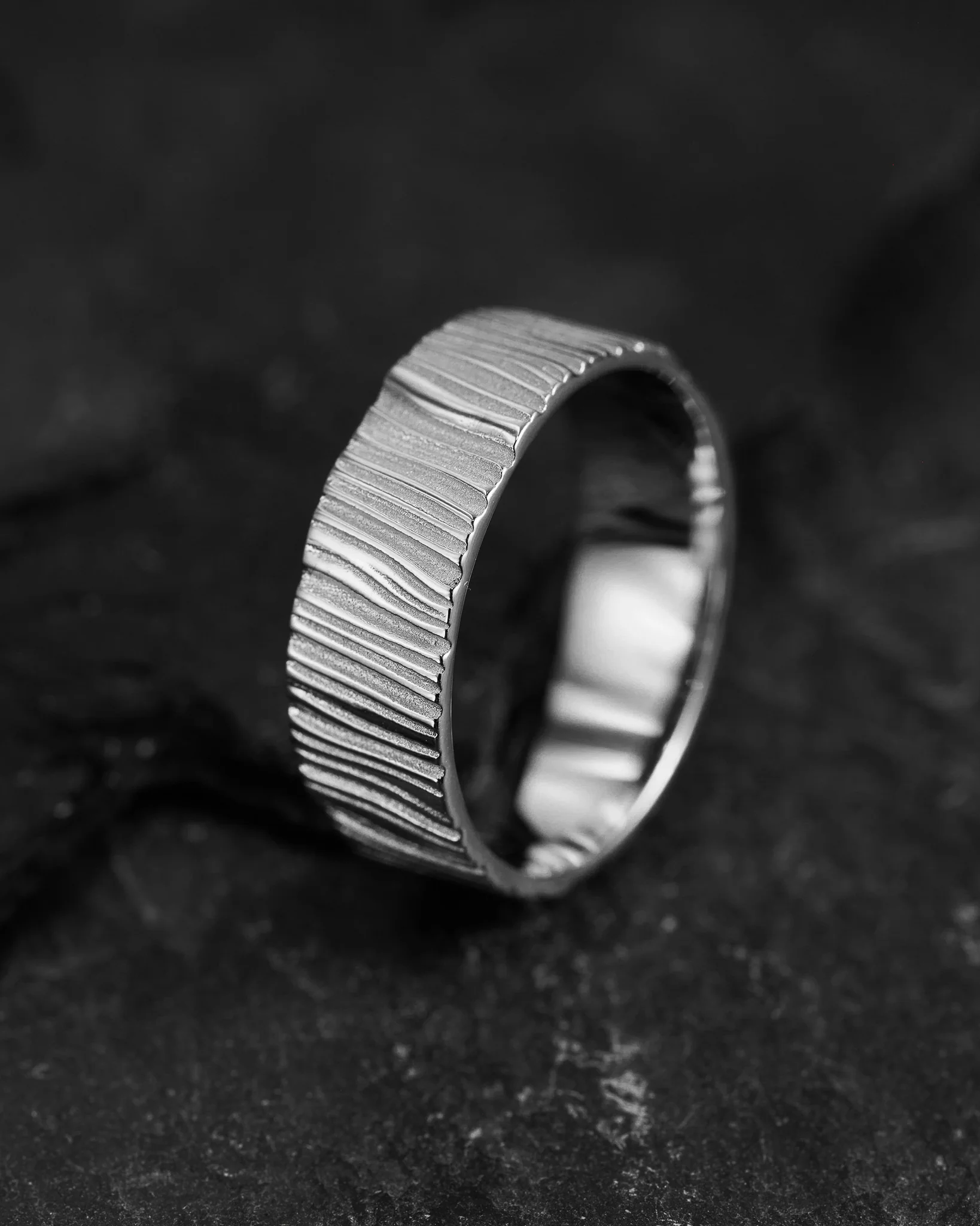 Wood textured ring, 7mm wedding band for man - Image 7