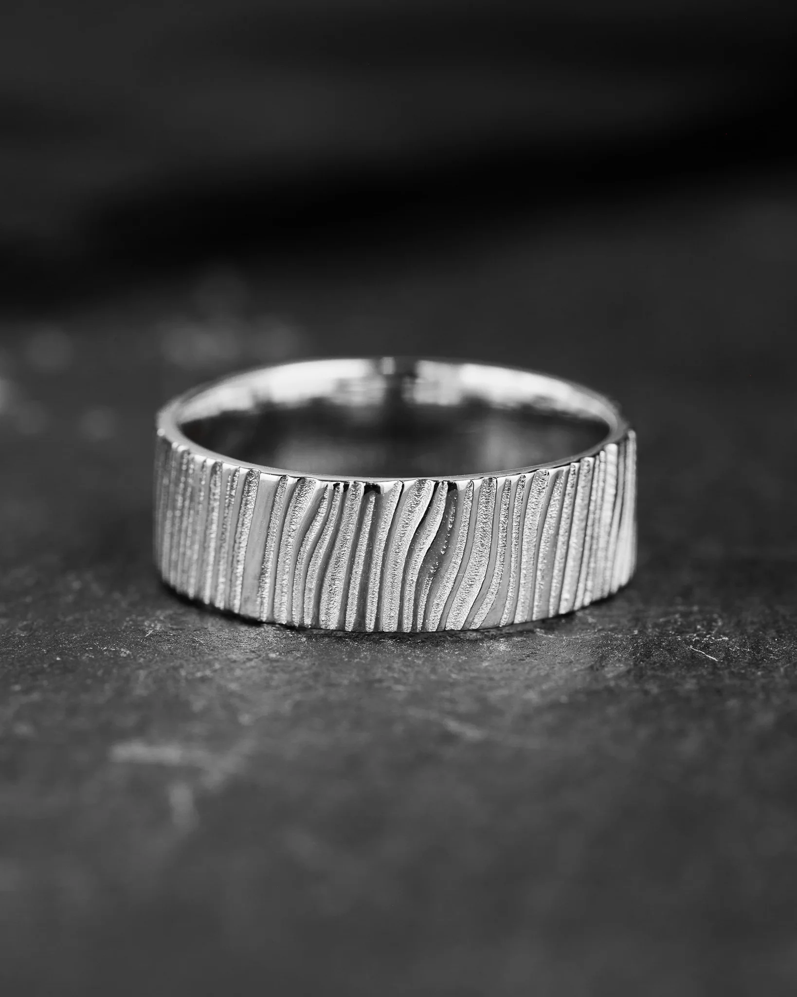 Wood textured ring, 7mm wedding band for man - Image 8